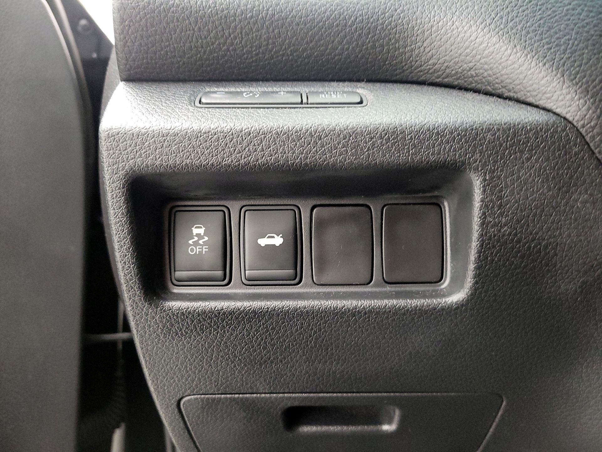 Thumbnail: 2015 Nissan Altima - 13