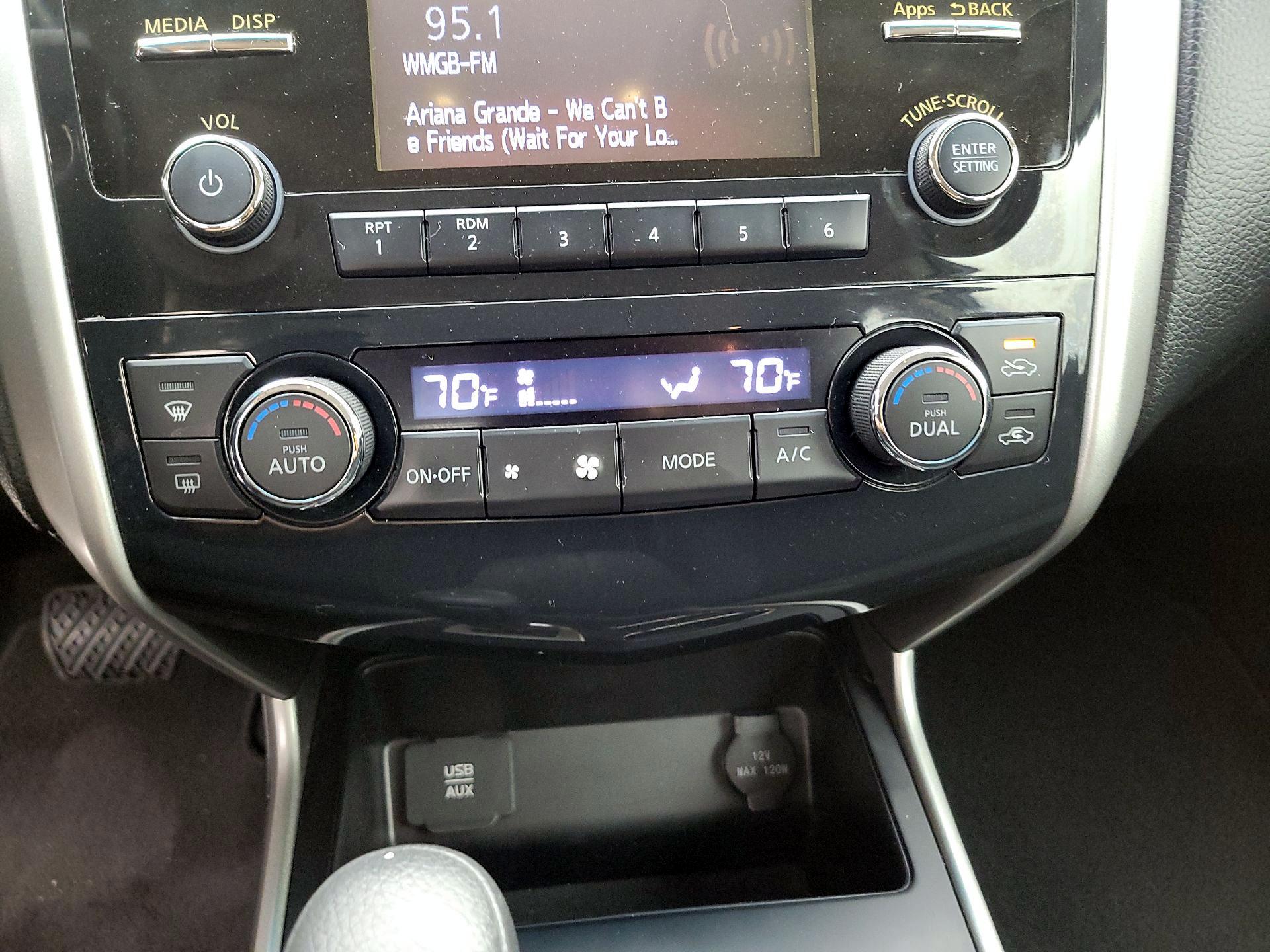 Thumbnail: 2015 Nissan Altima - 16