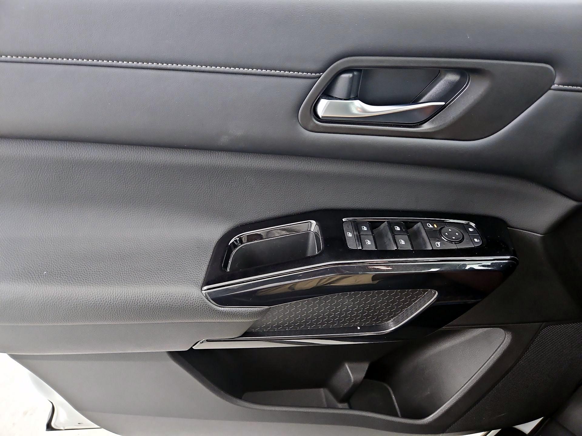 Thumbnail: 2022 Nissan Pathfinder - 12