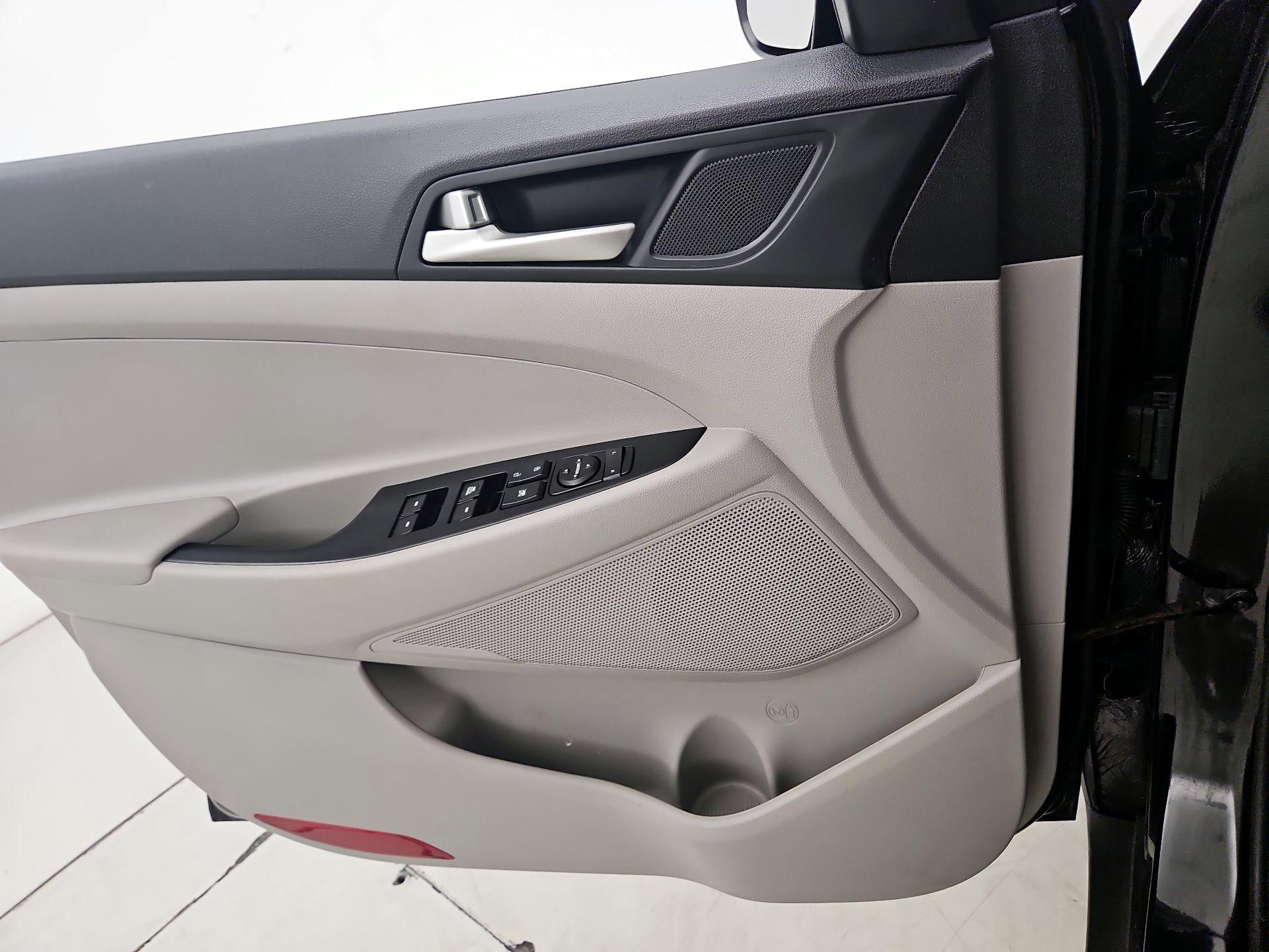 Thumbnail: 2019 Hyundai Tucson - 12