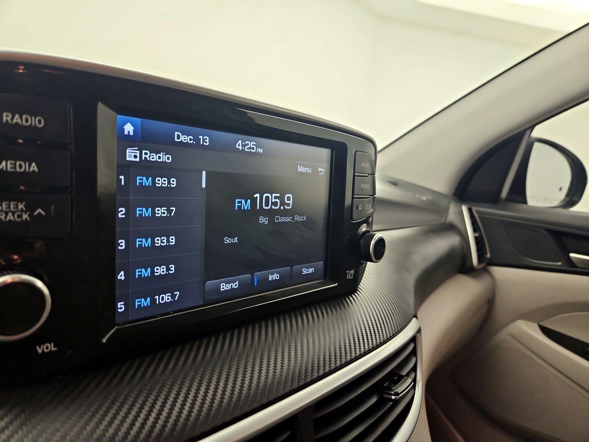 Thumbnail: 2019 Hyundai Tucson - 15