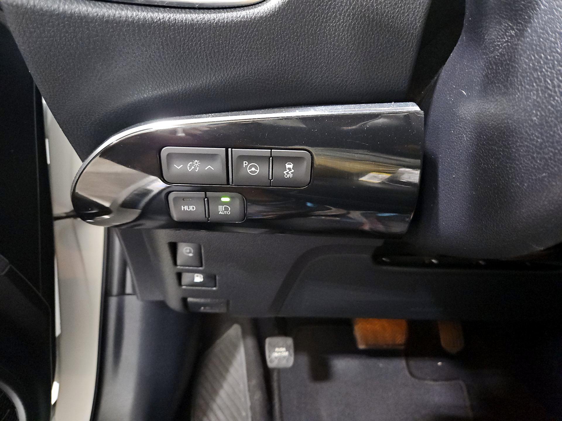 Thumbnail: 2017 Toyota Prius Prime - 13