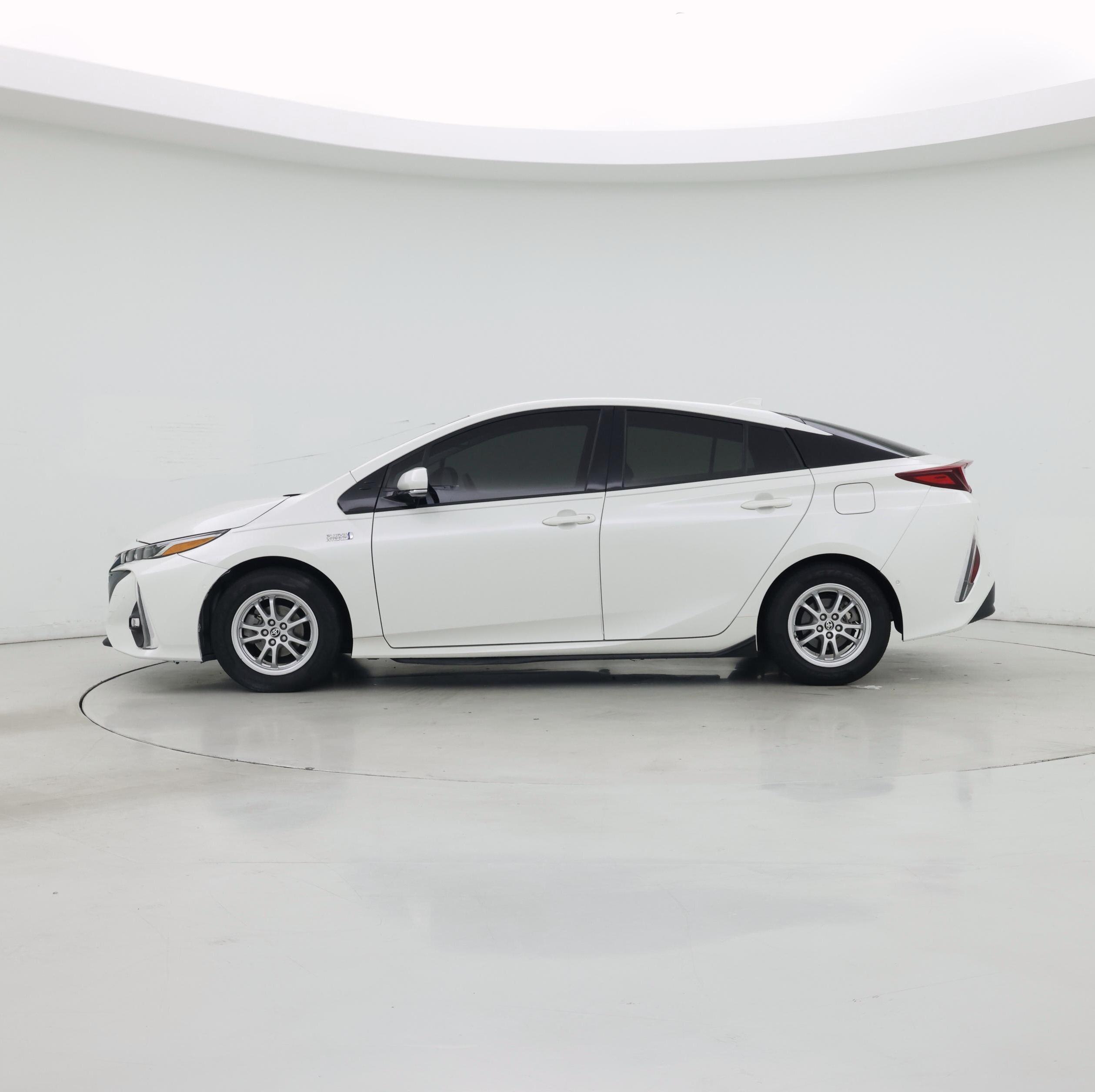 Thumbnail: 2017 Toyota Prius Prime - 3