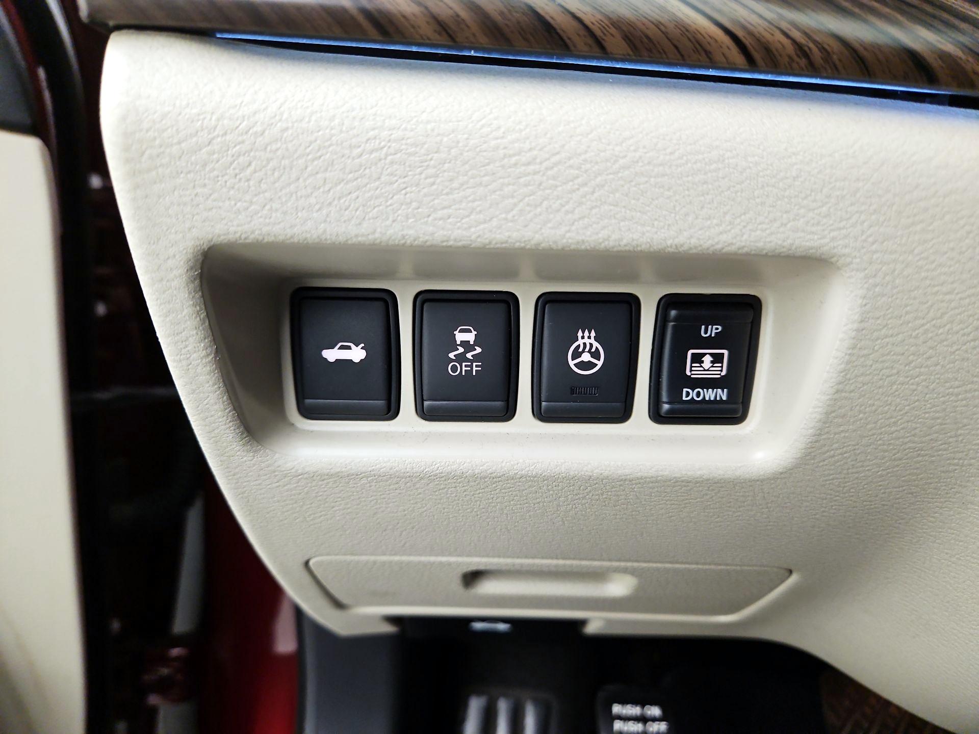 Thumbnail: 2017 Nissan Maxima - 13