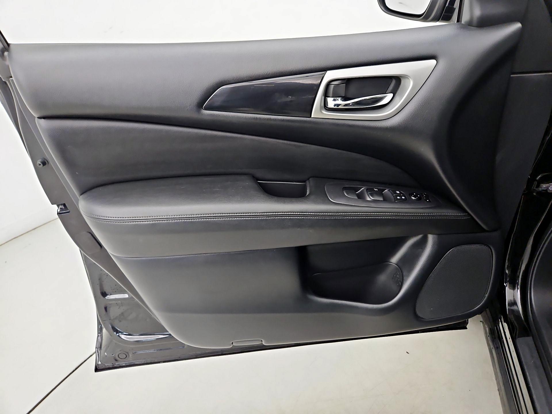 Thumbnail: 2019 Nissan Pathfinder - 12