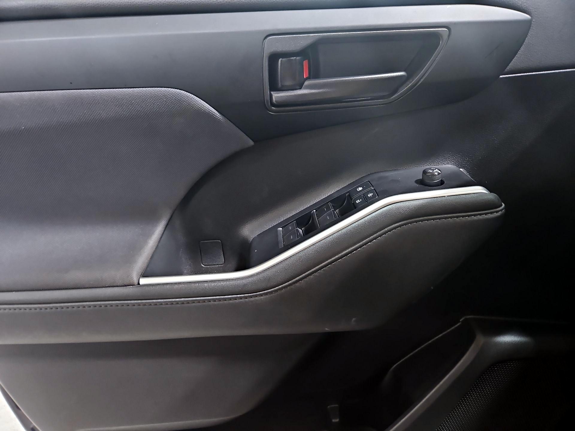 Thumbnail: 2021 Toyota Highlander - 12