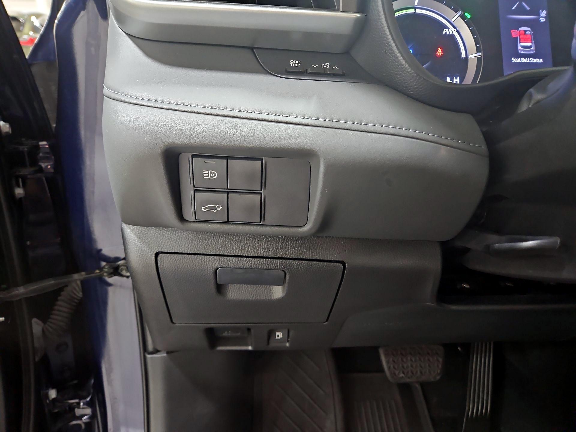 Thumbnail: 2021 Toyota Highlander - 13