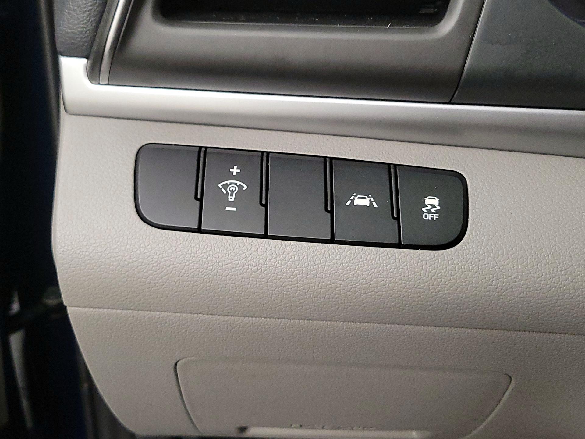 Thumbnail: 2020 Hyundai Elantra - 13