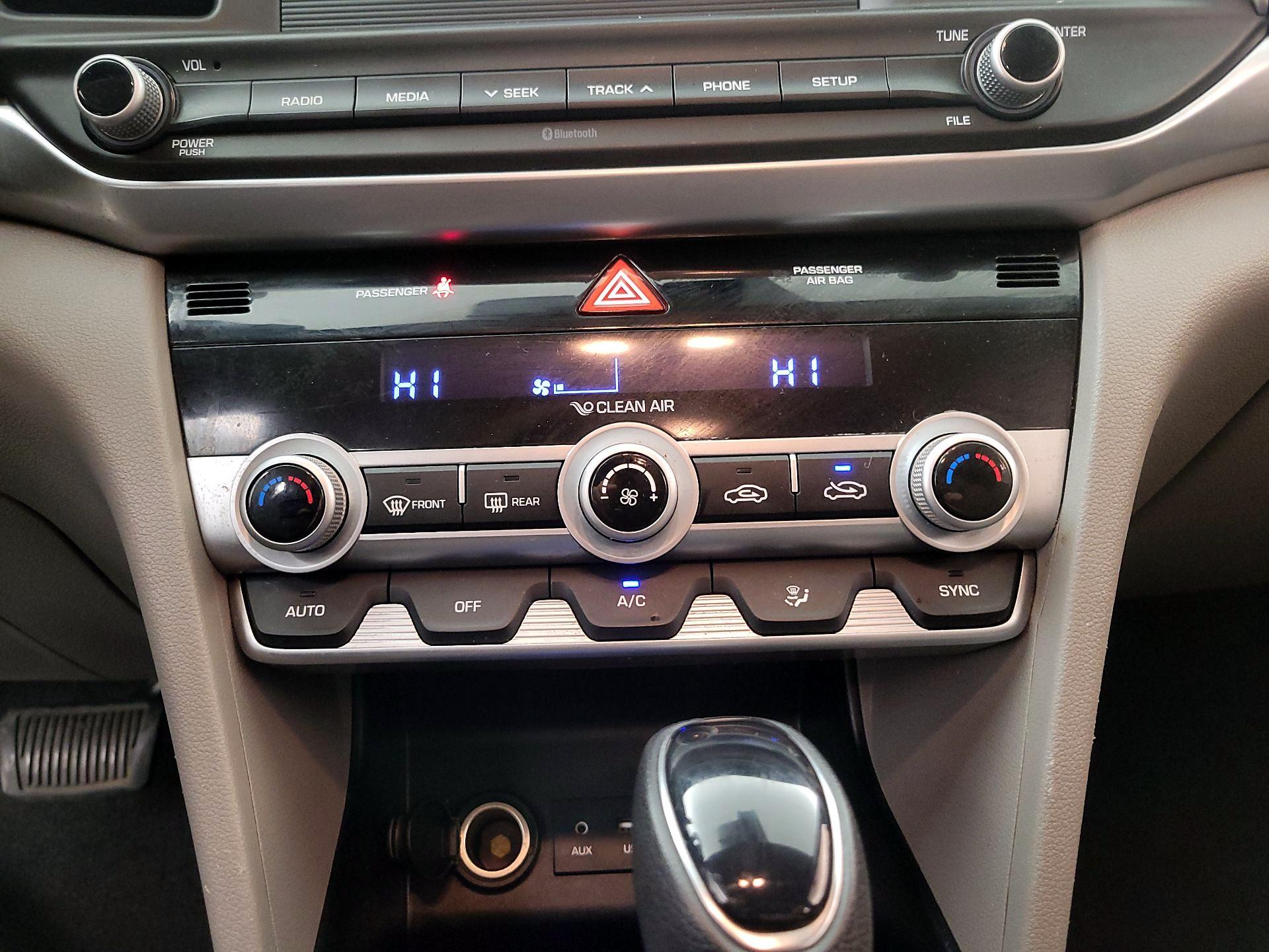 Thumbnail: 2020 Hyundai Elantra - 16