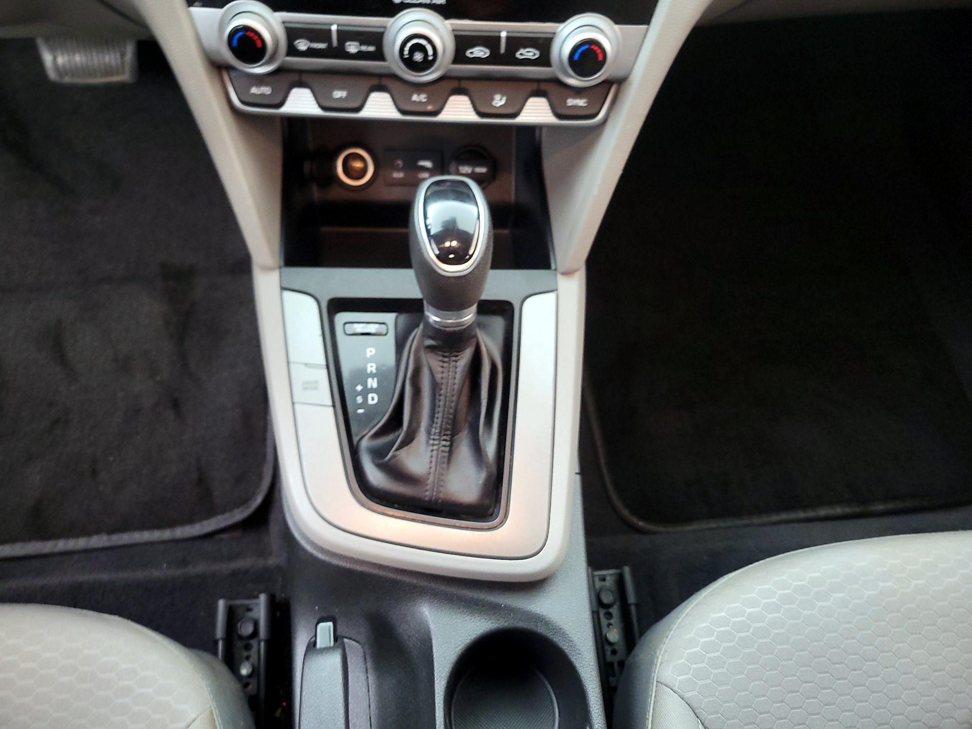 Thumbnail: 2020 Hyundai Elantra - 17