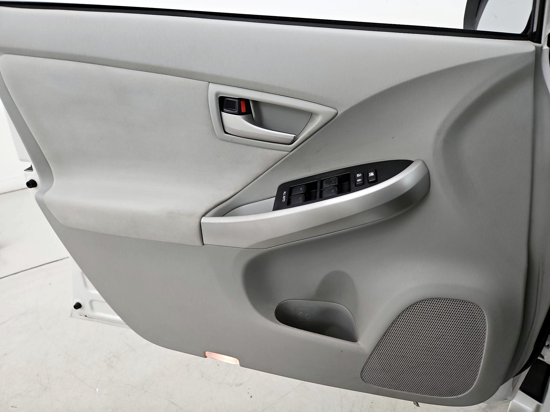 Thumbnail: 2015 Toyota Prius - 12