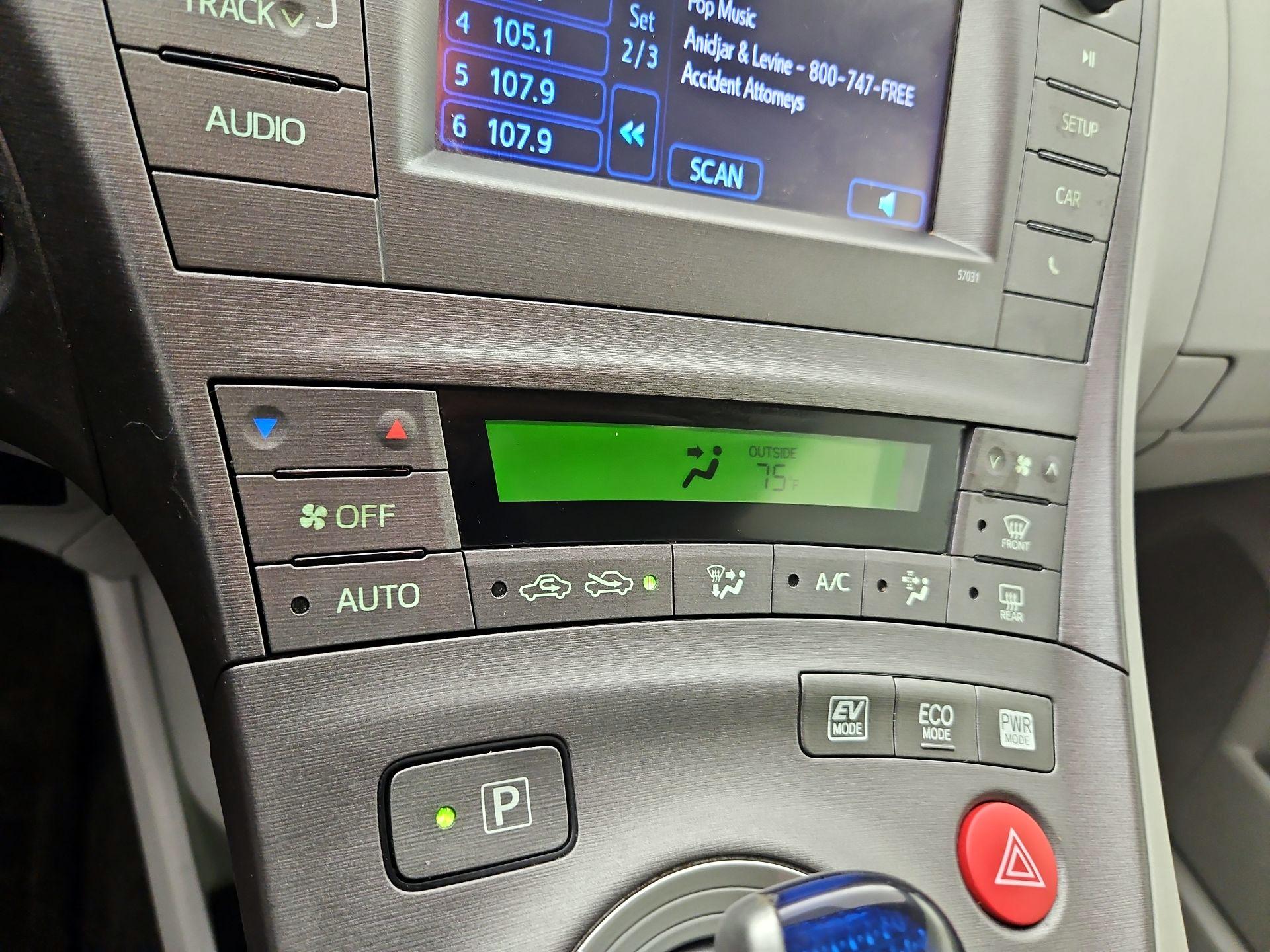 Thumbnail: 2015 Toyota Prius - 16