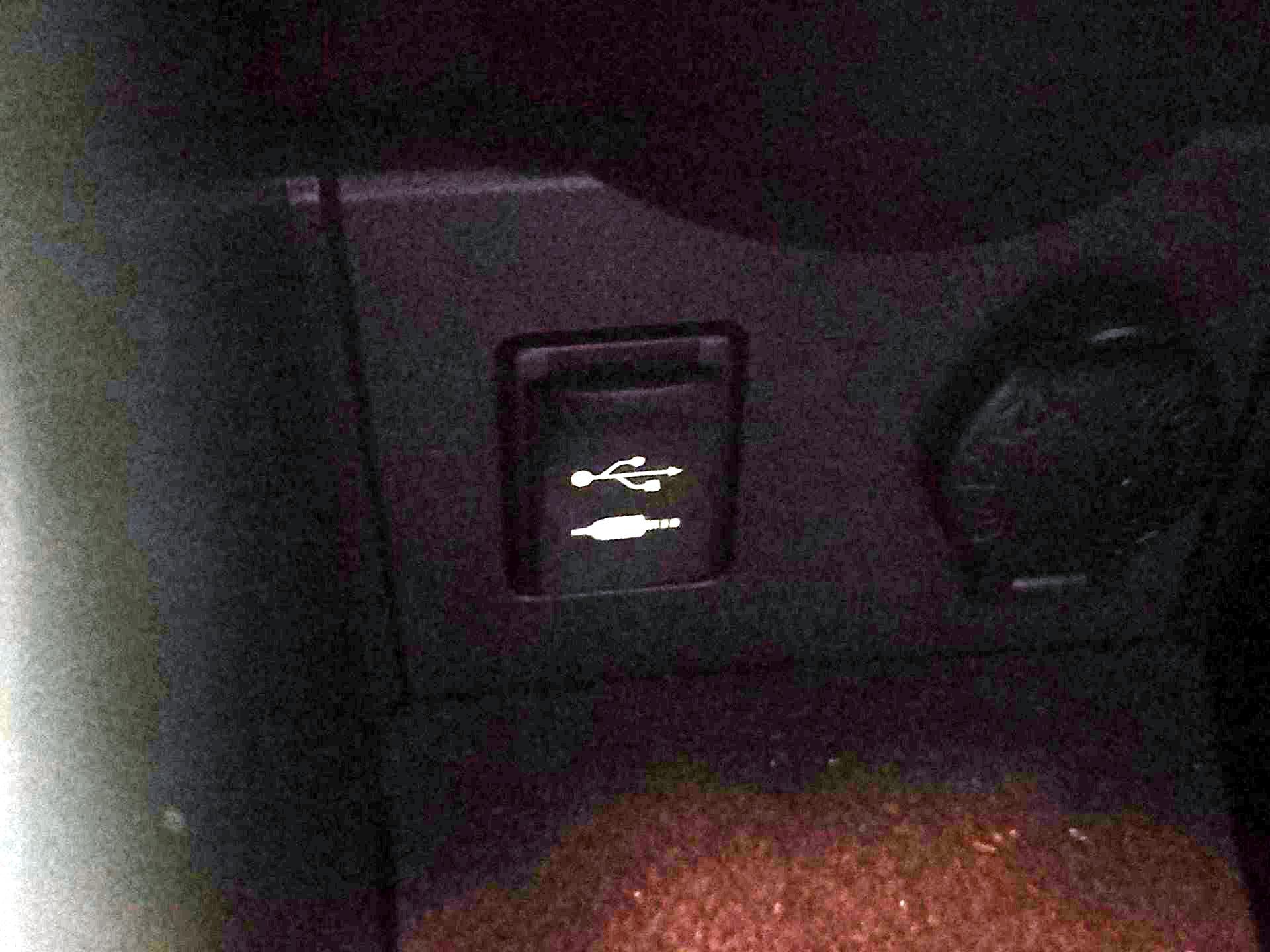 Thumbnail: 2015 Toyota Prius - 18