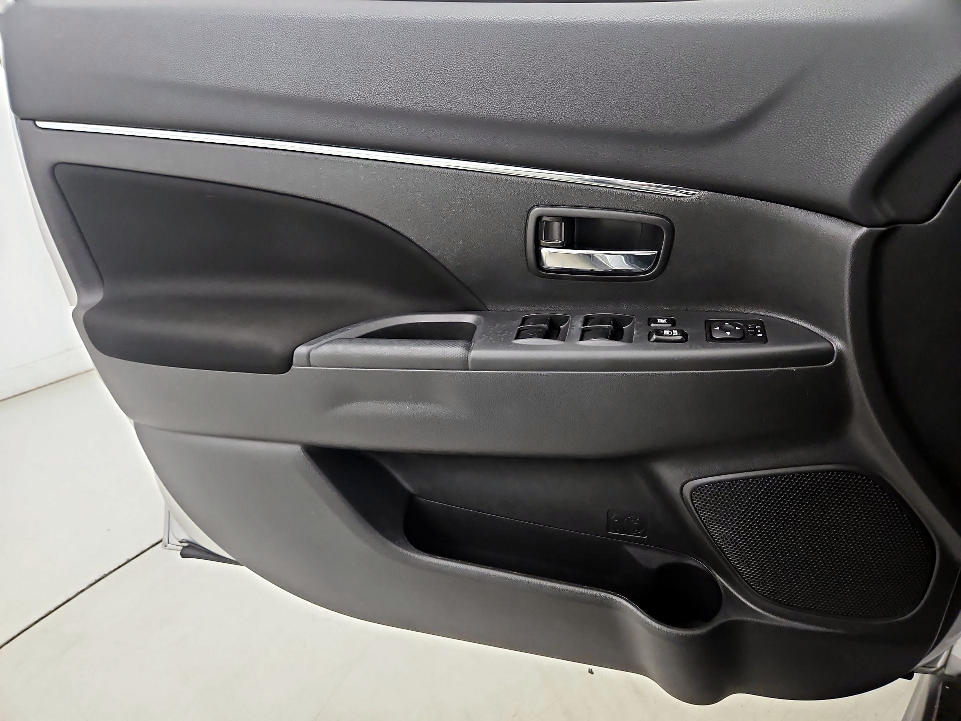 Thumbnail: 2021 Mitsubishi Outlander Sport - 12