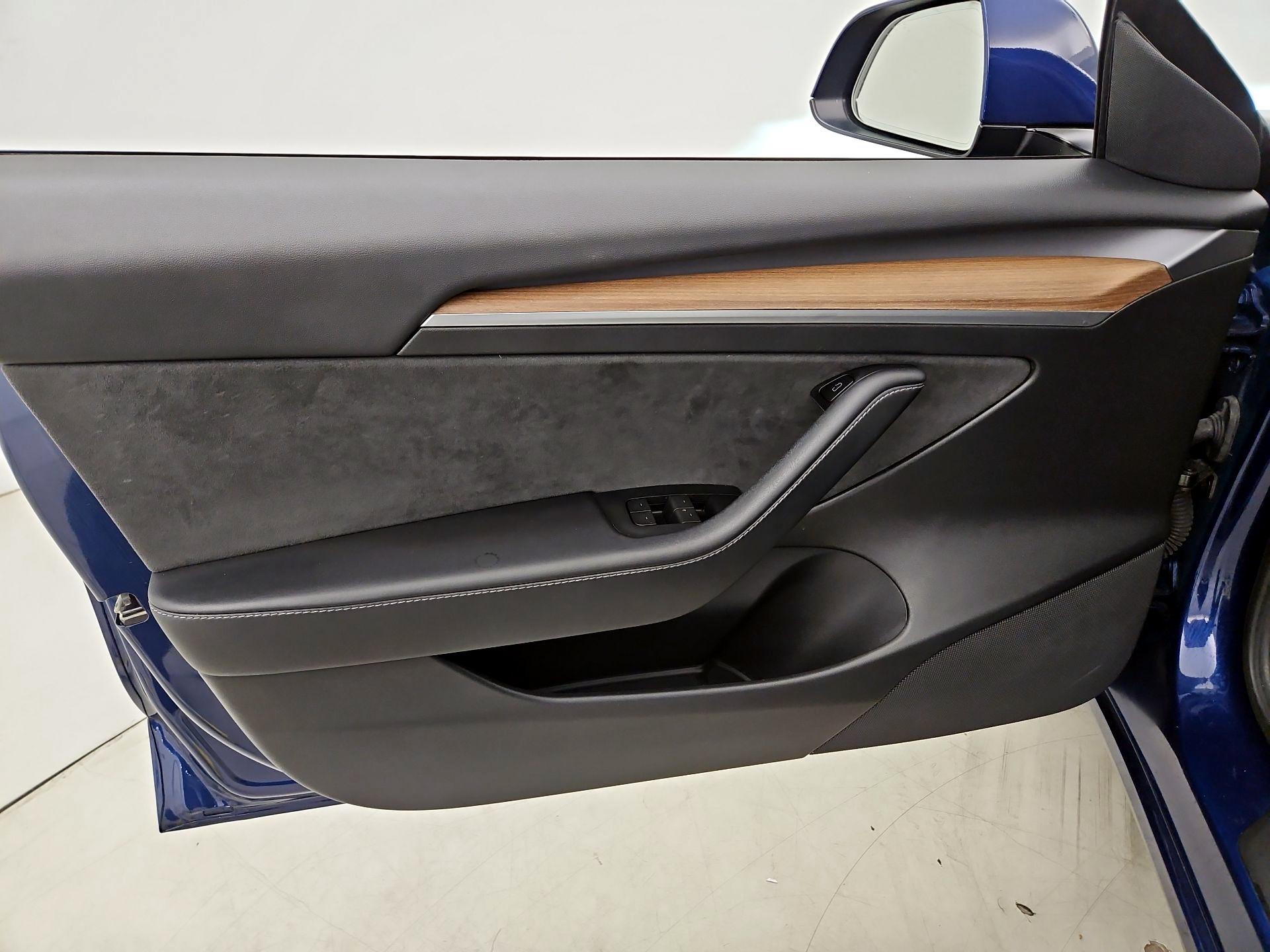 Thumbnail: 2022 Tesla Model 3 - 12