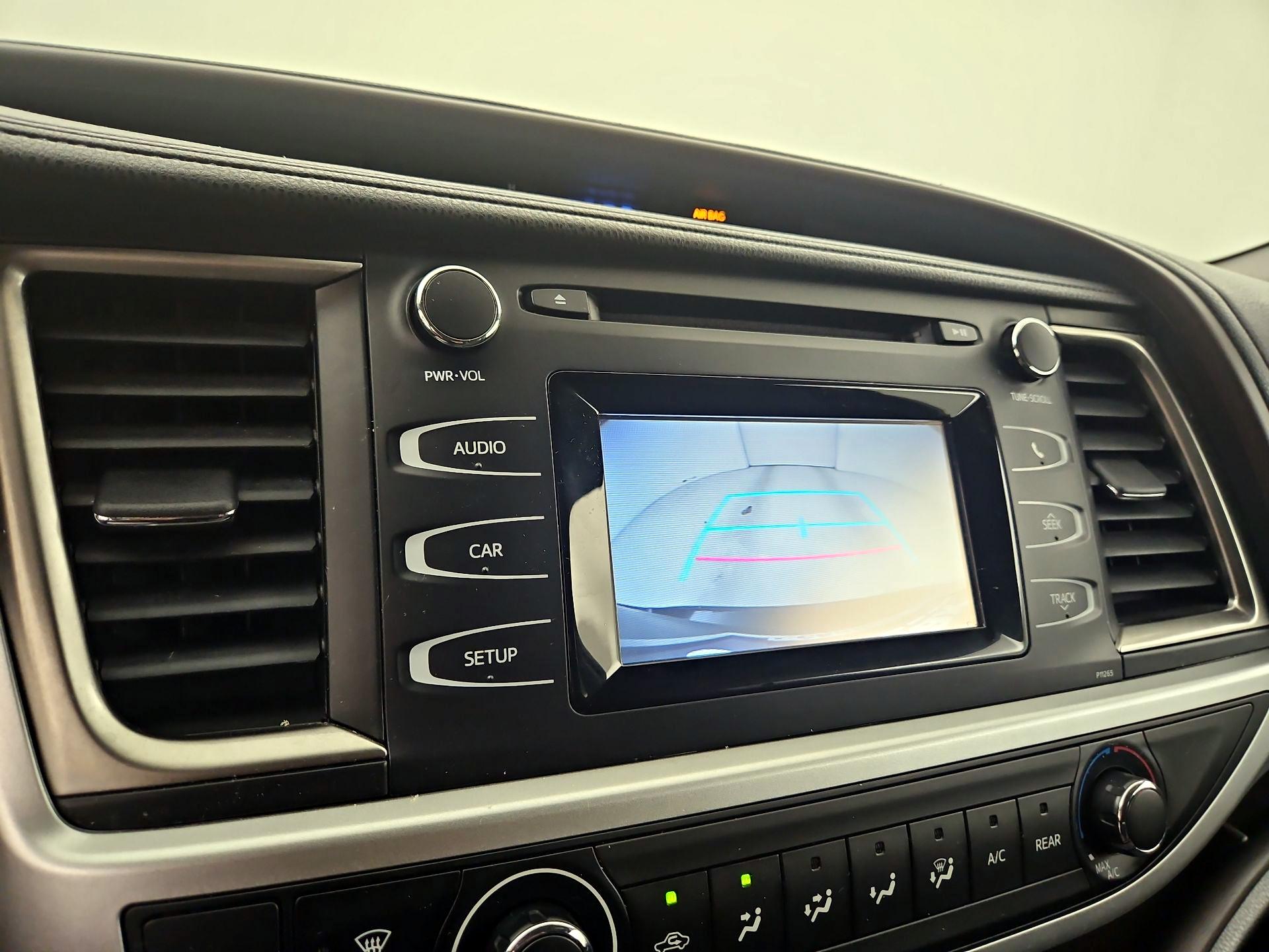 Thumbnail: 2016 Toyota Highlander - 14