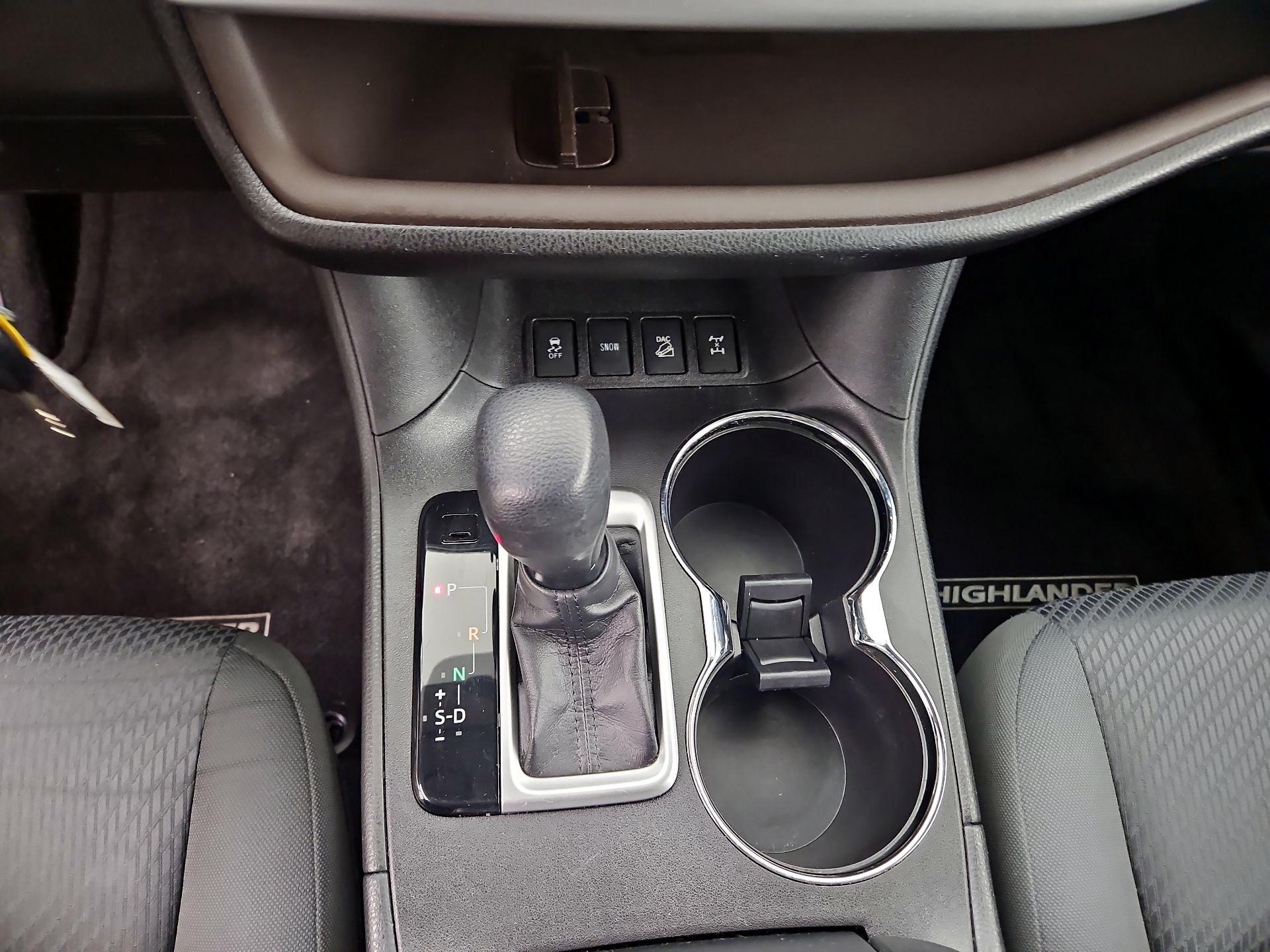 Thumbnail: 2016 Toyota Highlander - 17