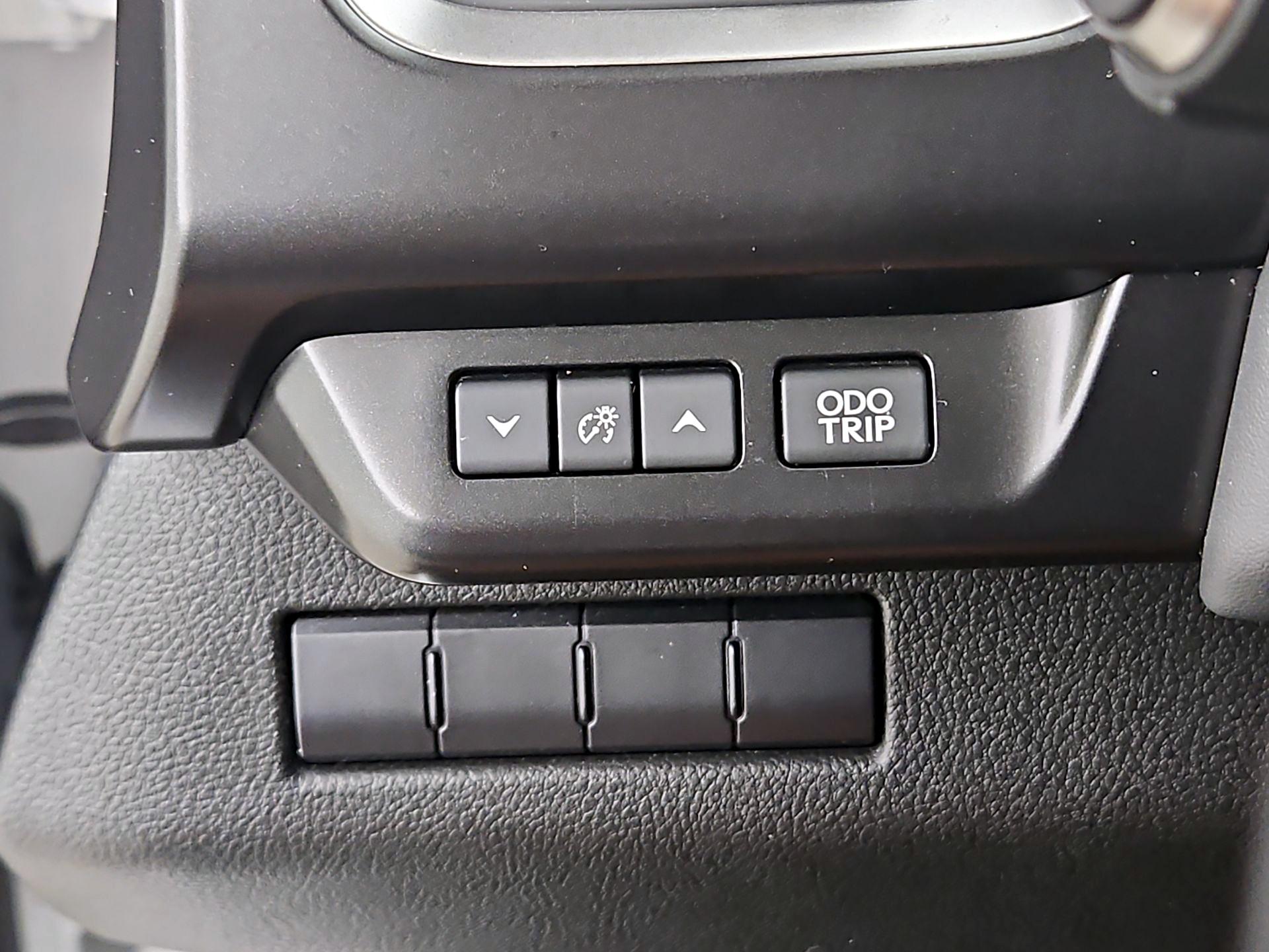 Thumbnail: 2022 Lexus UX - 13