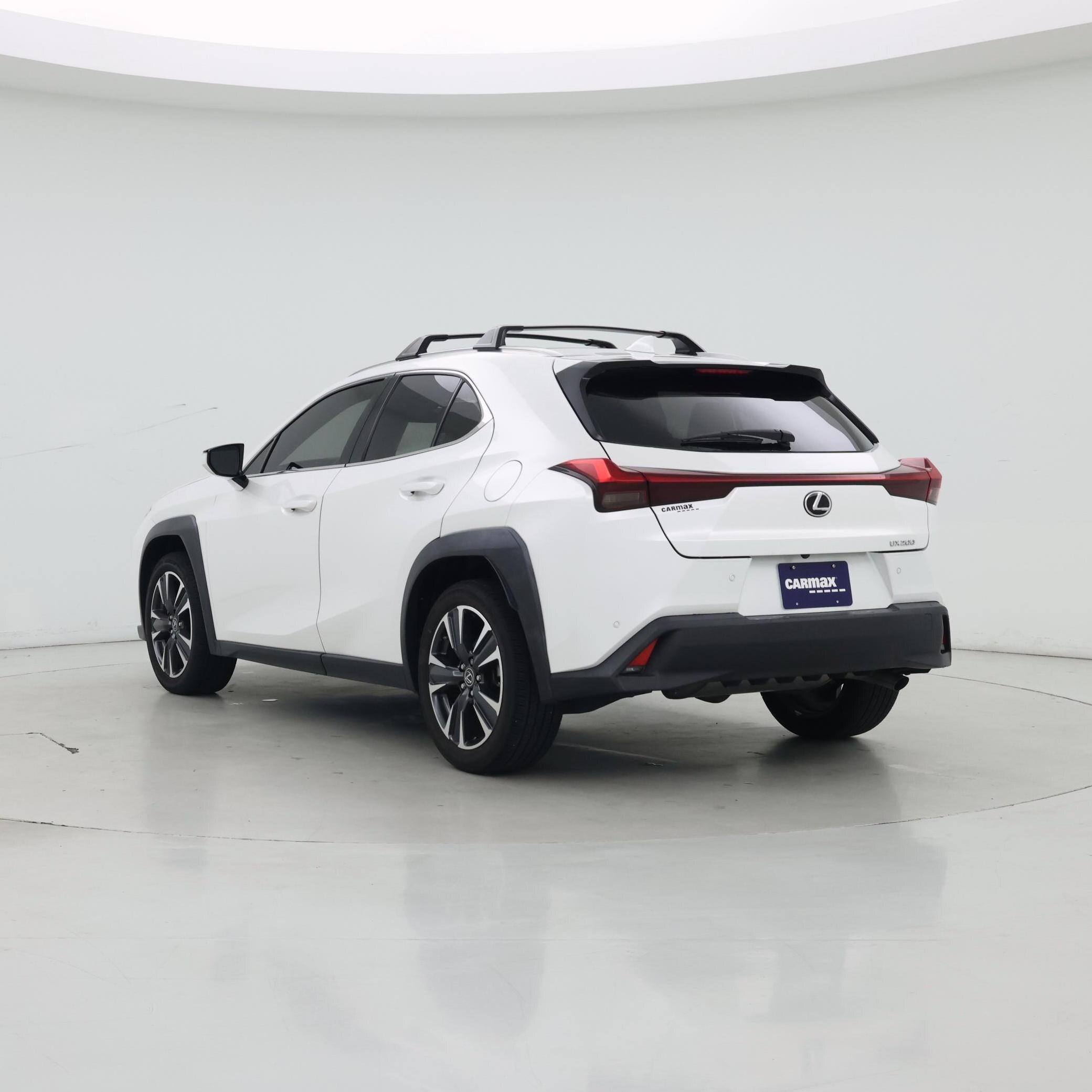 Thumbnail: 2022 Lexus UX - 2