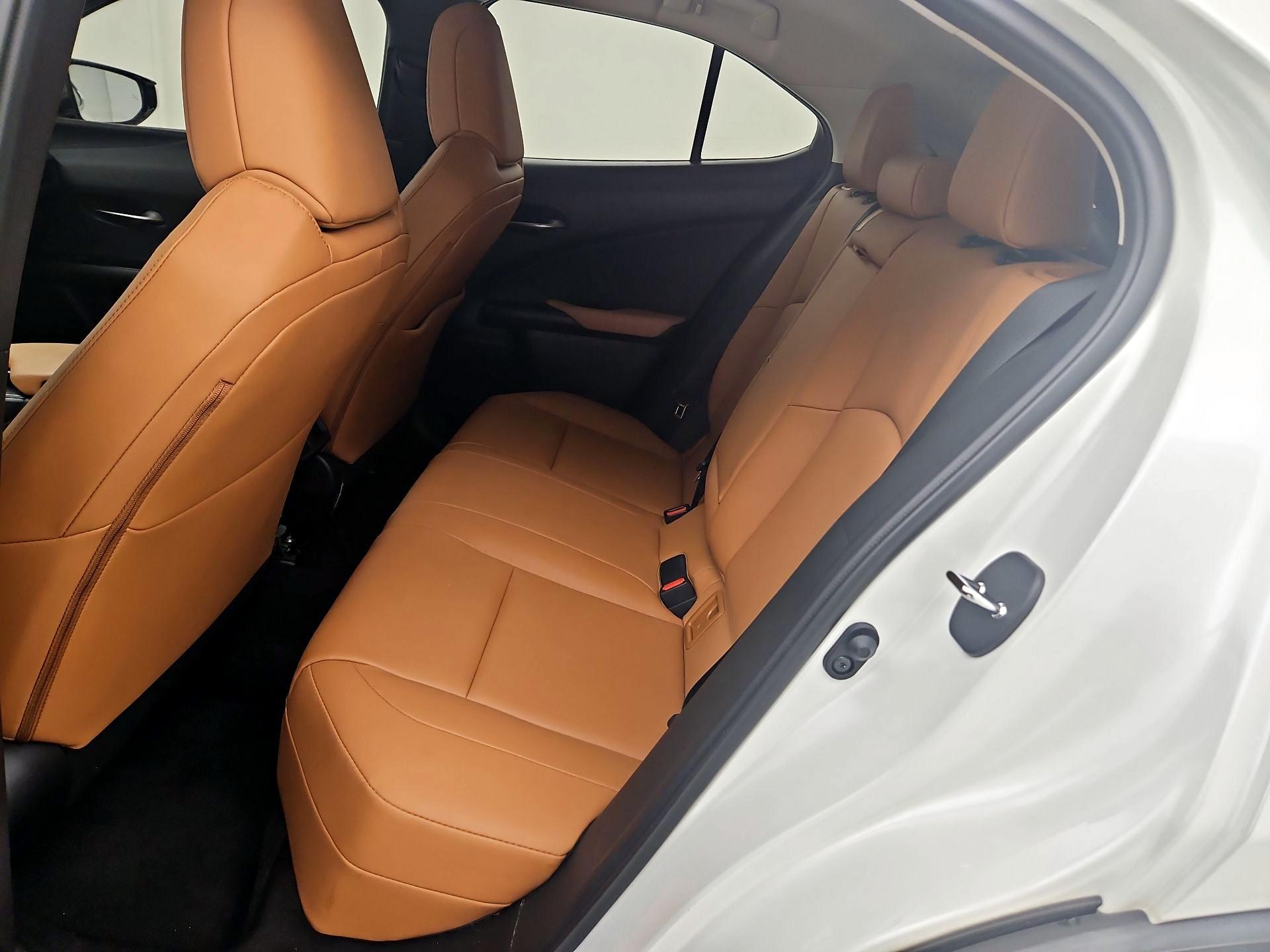 Thumbnail: 2022 Lexus UX - 20