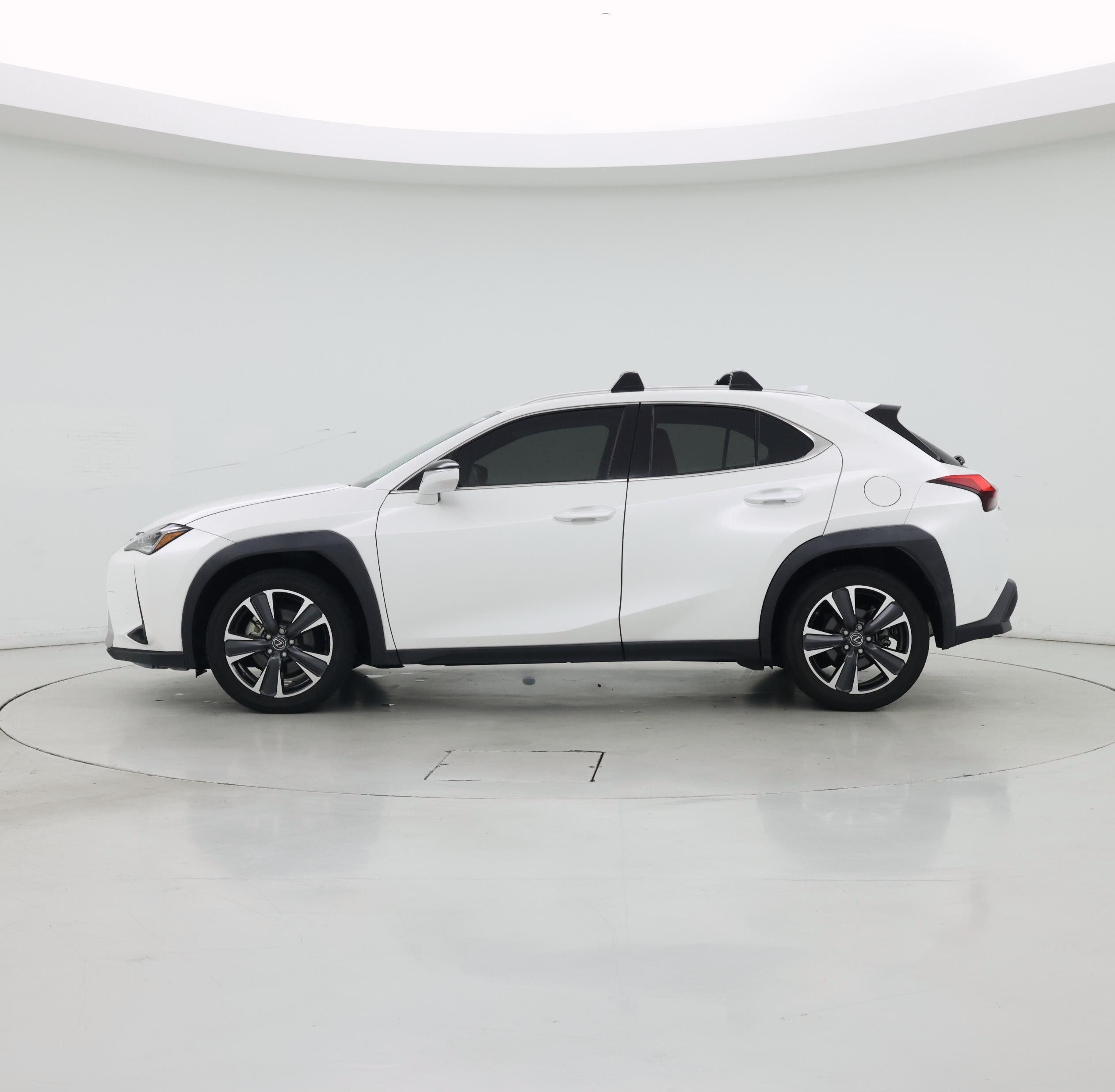 Thumbnail: 2022 Lexus UX - 3