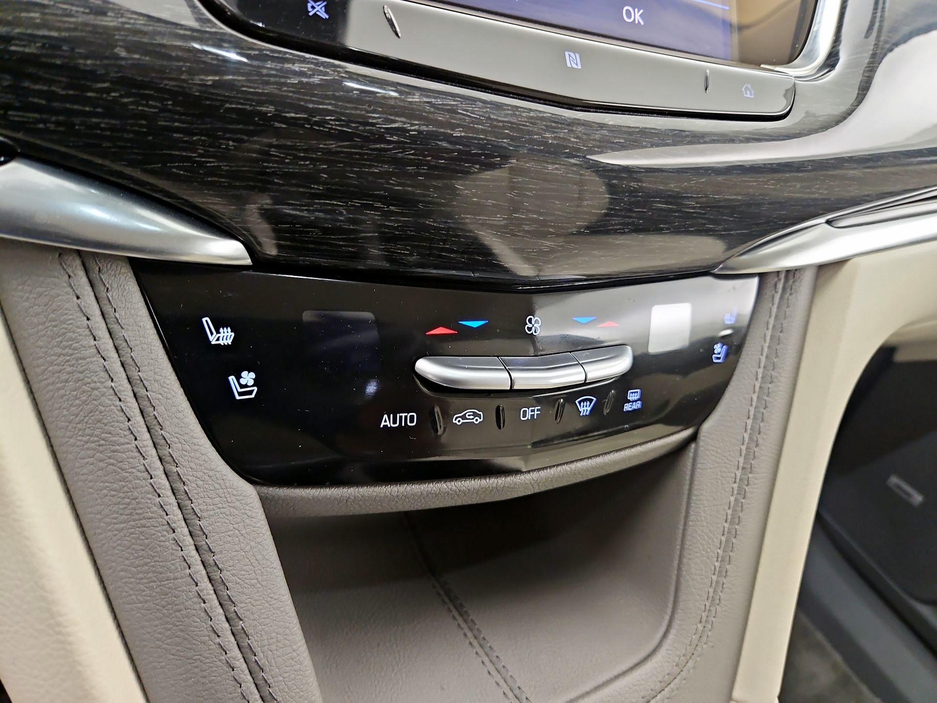 Thumbnail: 2021 Cadillac XT6 - 16