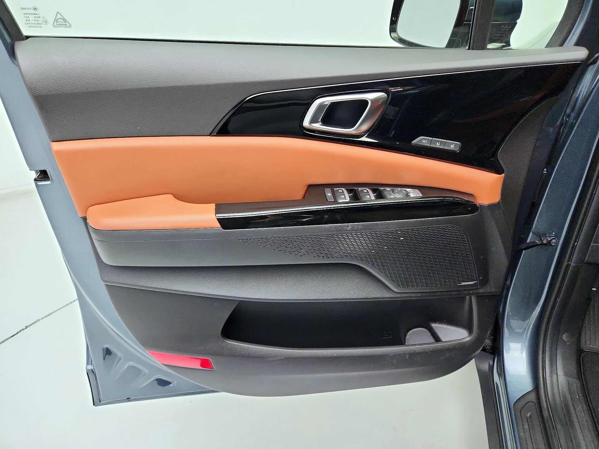 Thumbnail: 2023 Kia Carnival - 12