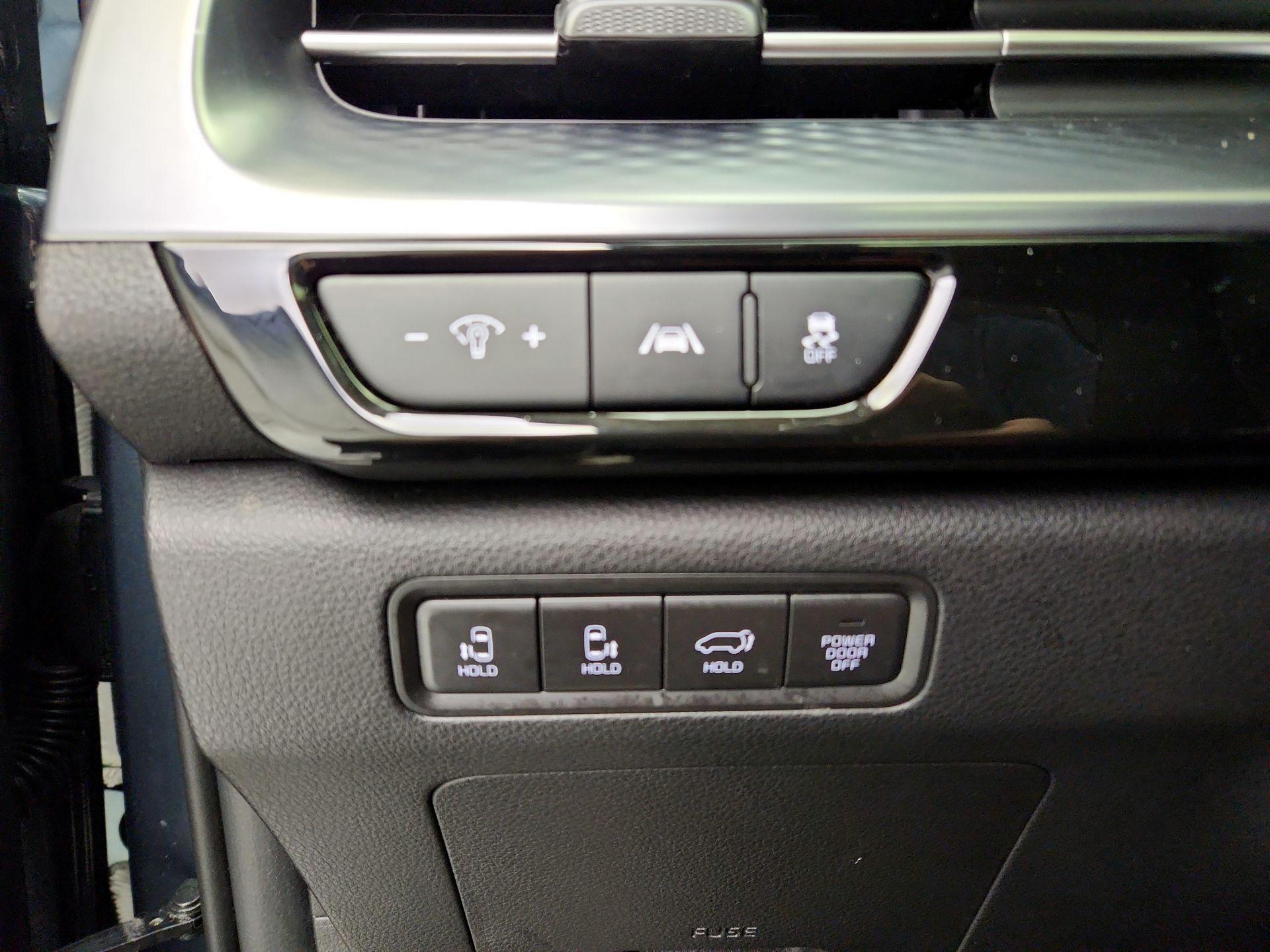 Thumbnail: 2023 Kia Carnival - 13