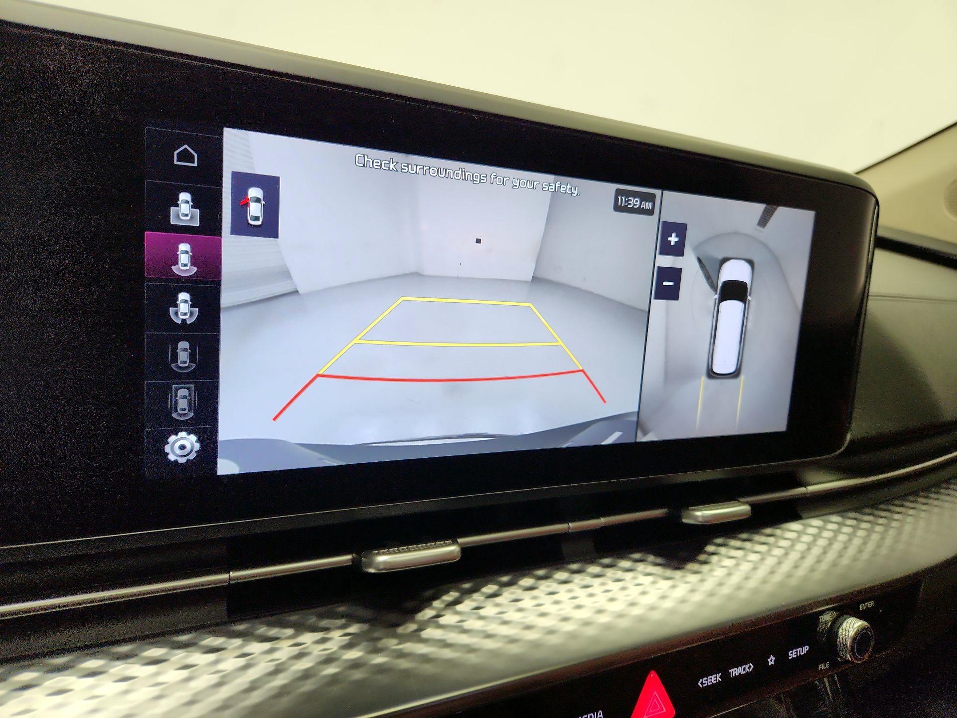 Thumbnail: 2023 Kia Carnival - 15