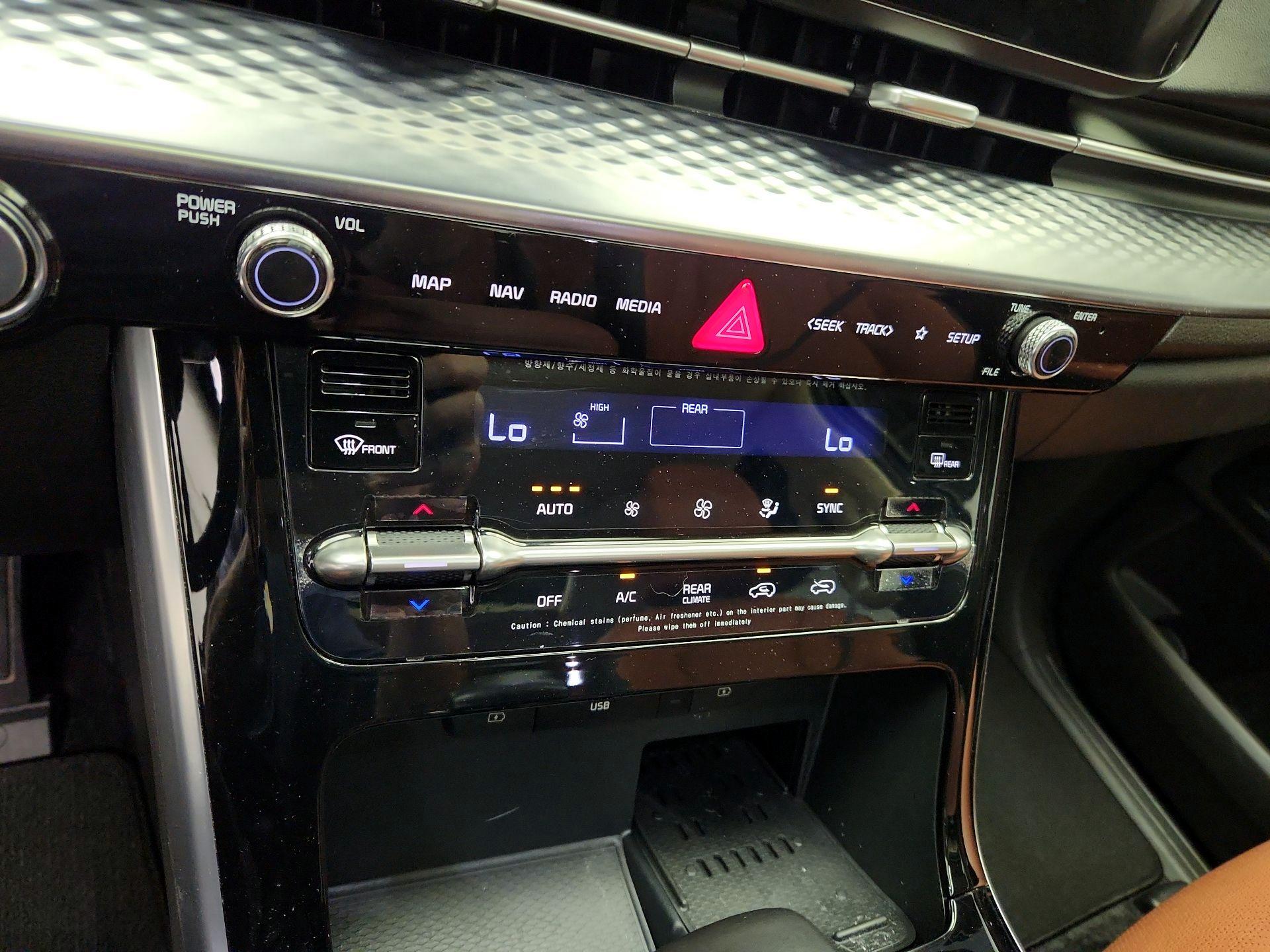 Thumbnail: 2023 Kia Carnival - 17