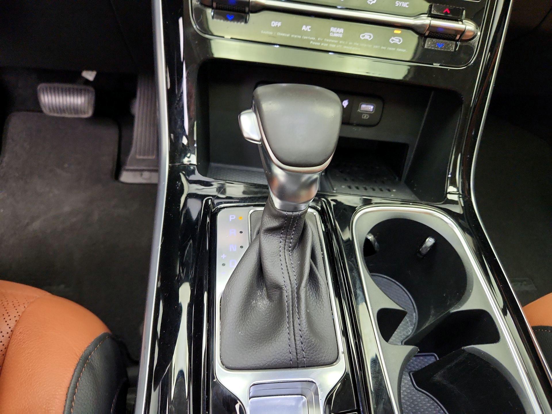 Thumbnail: 2023 Kia Carnival - 18