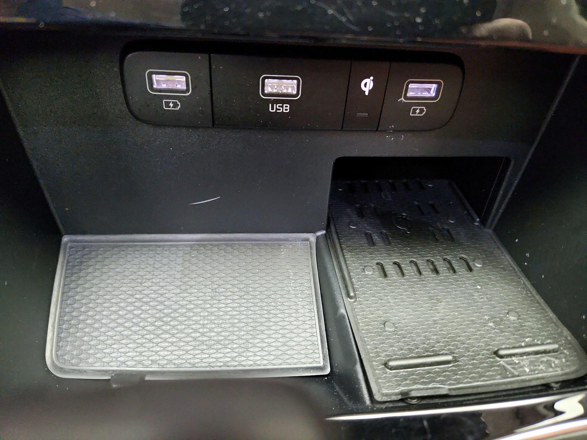 Thumbnail: 2023 Kia Carnival - 19