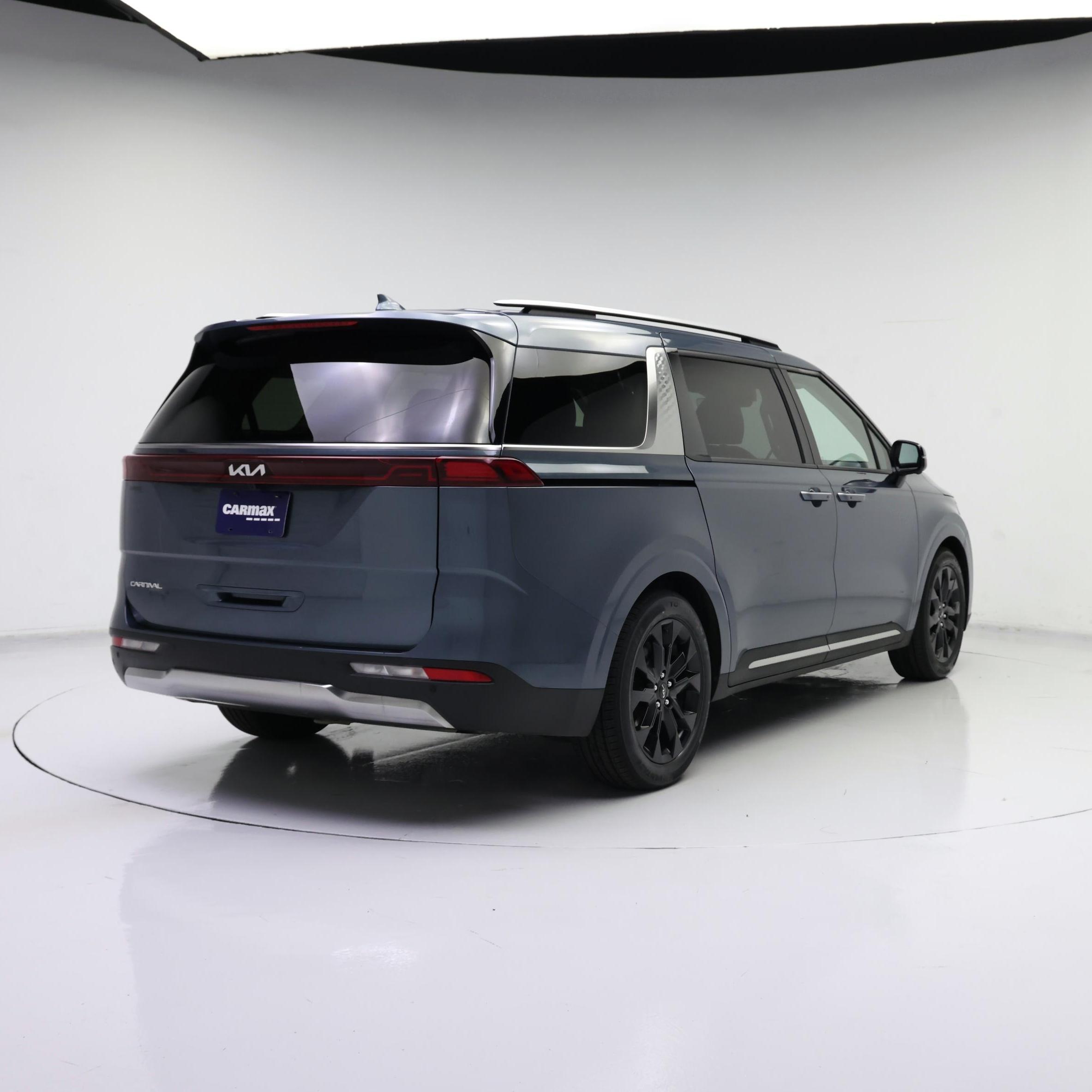 Thumbnail: 2023 Kia Carnival - 8