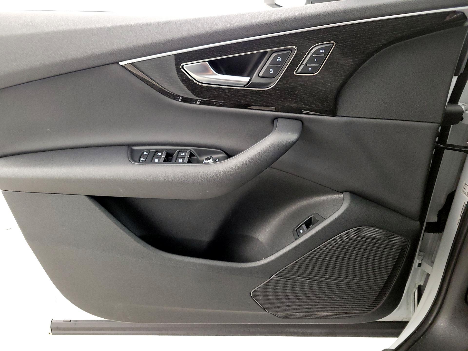 Thumbnail: 2023 Audi Q7 - 12