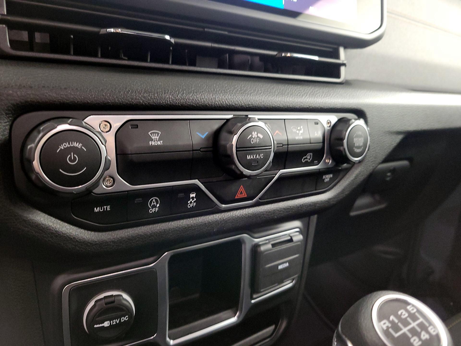 Thumbnail: 2024 Jeep Gladiator - 16