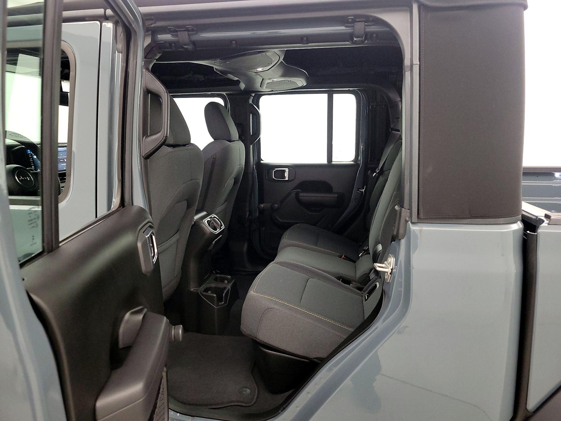 Thumbnail: 2024 Jeep Gladiator - 19