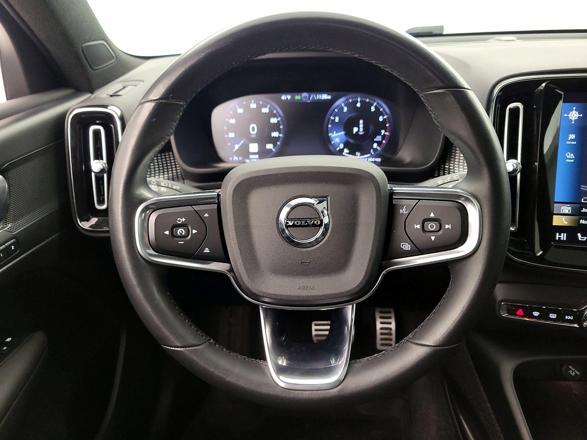 Thumbnail: 2022 Volvo XC40 - 10