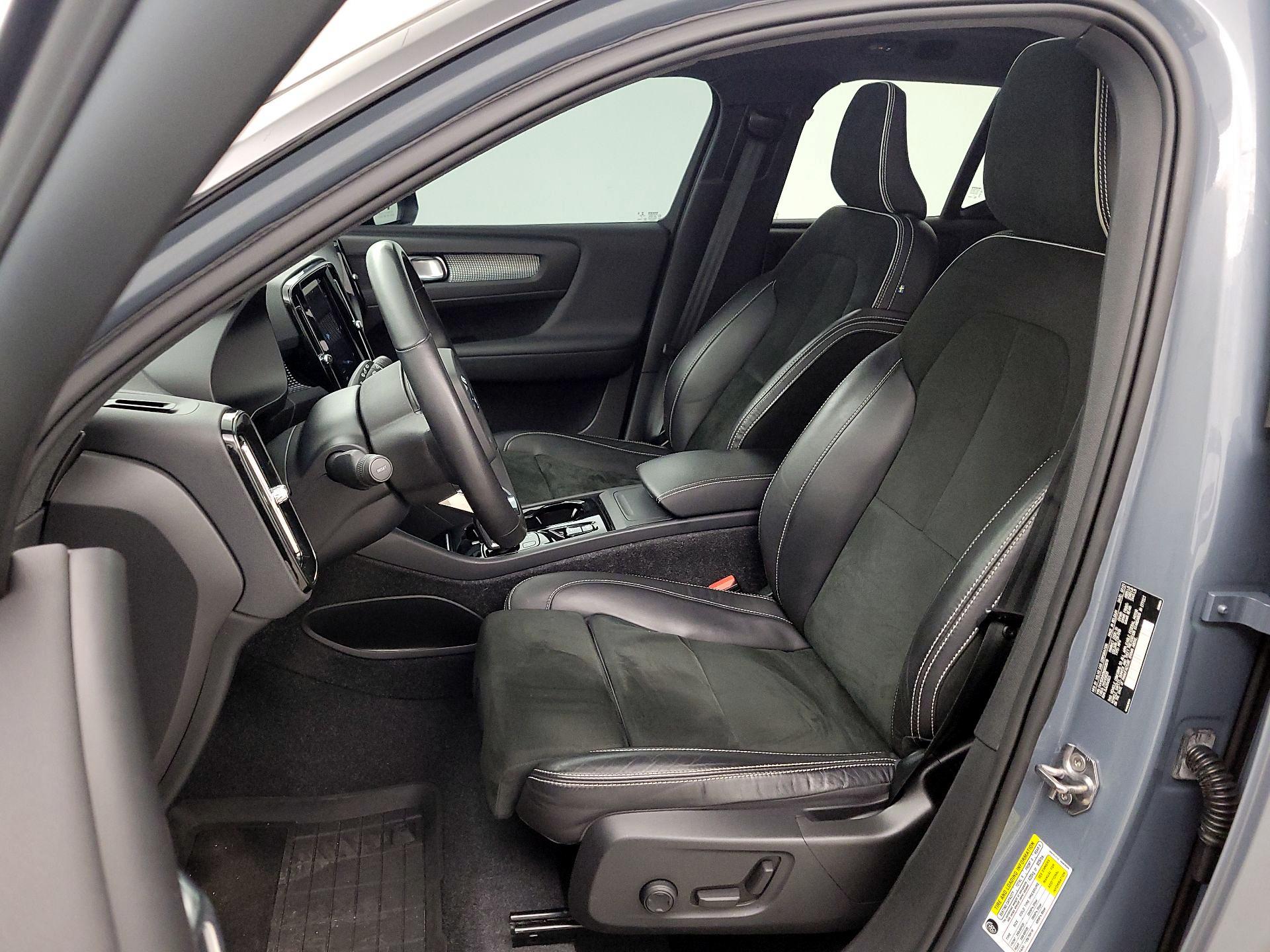 Thumbnail: 2022 Volvo XC40 - 11