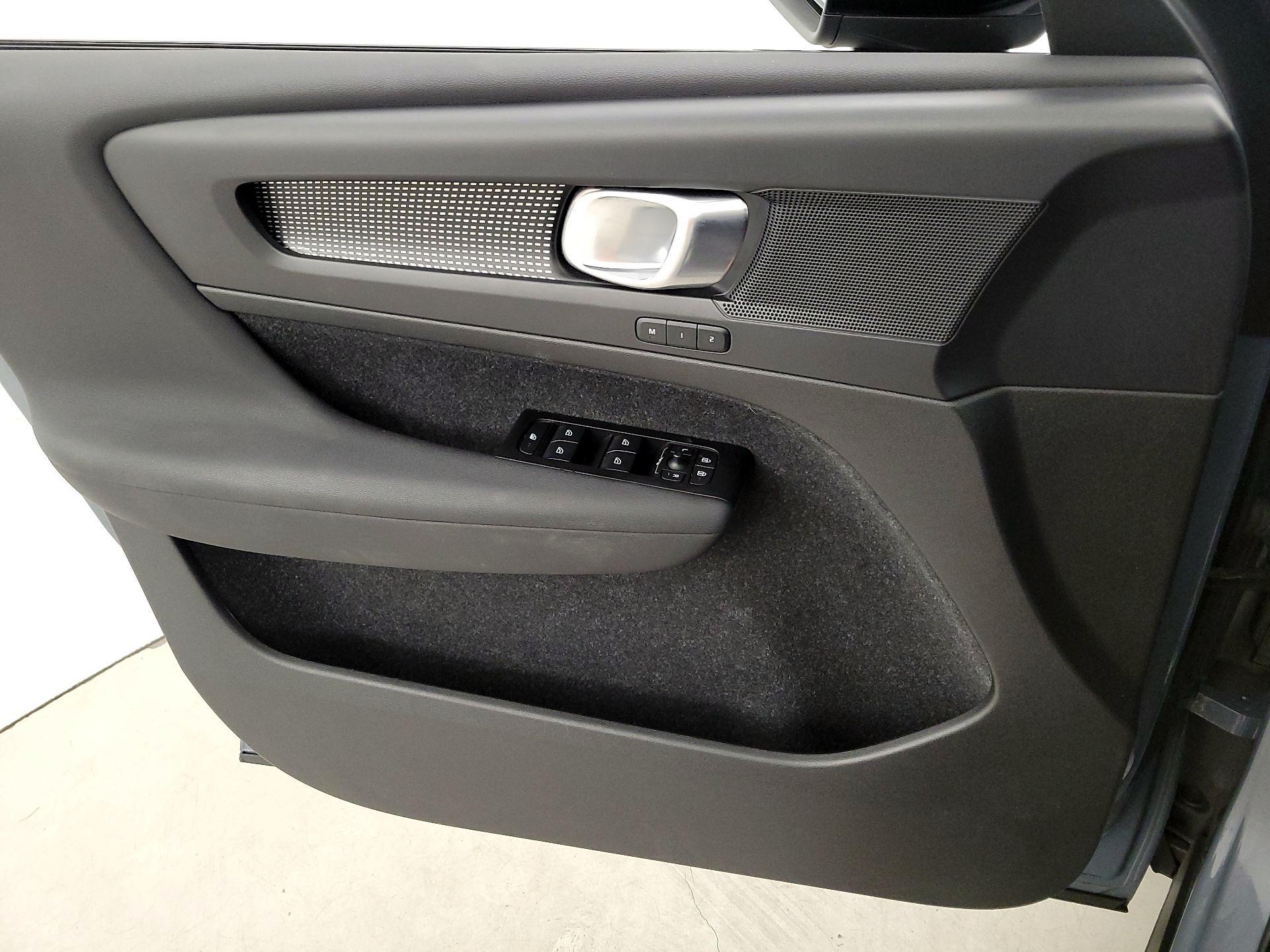 Thumbnail: 2022 Volvo XC40 - 12