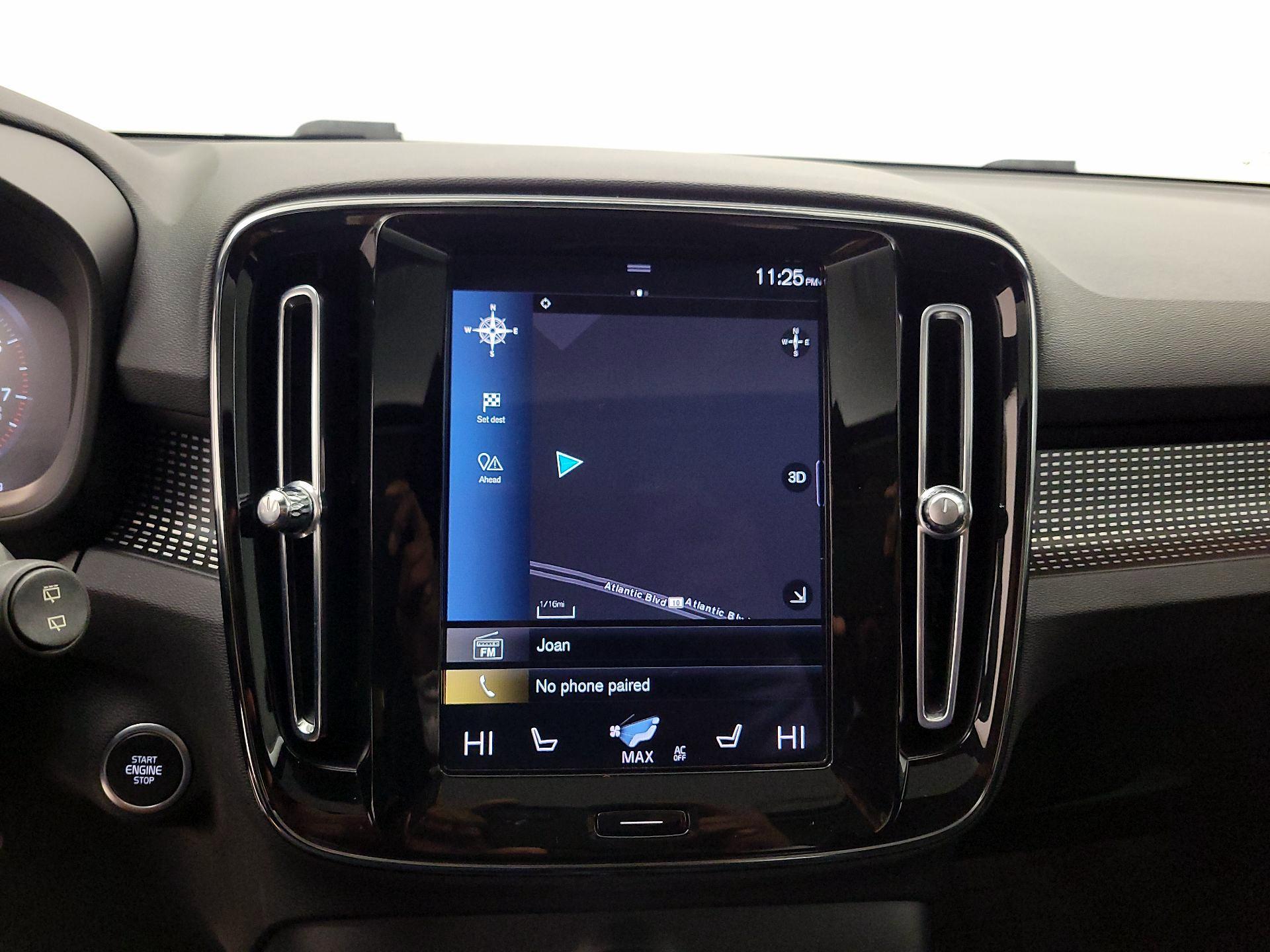 Thumbnail: 2022 Volvo XC40 - 14