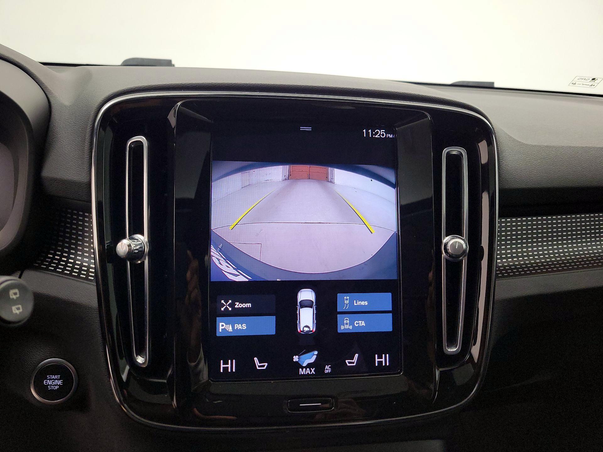 Thumbnail: 2022 Volvo XC40 - 15