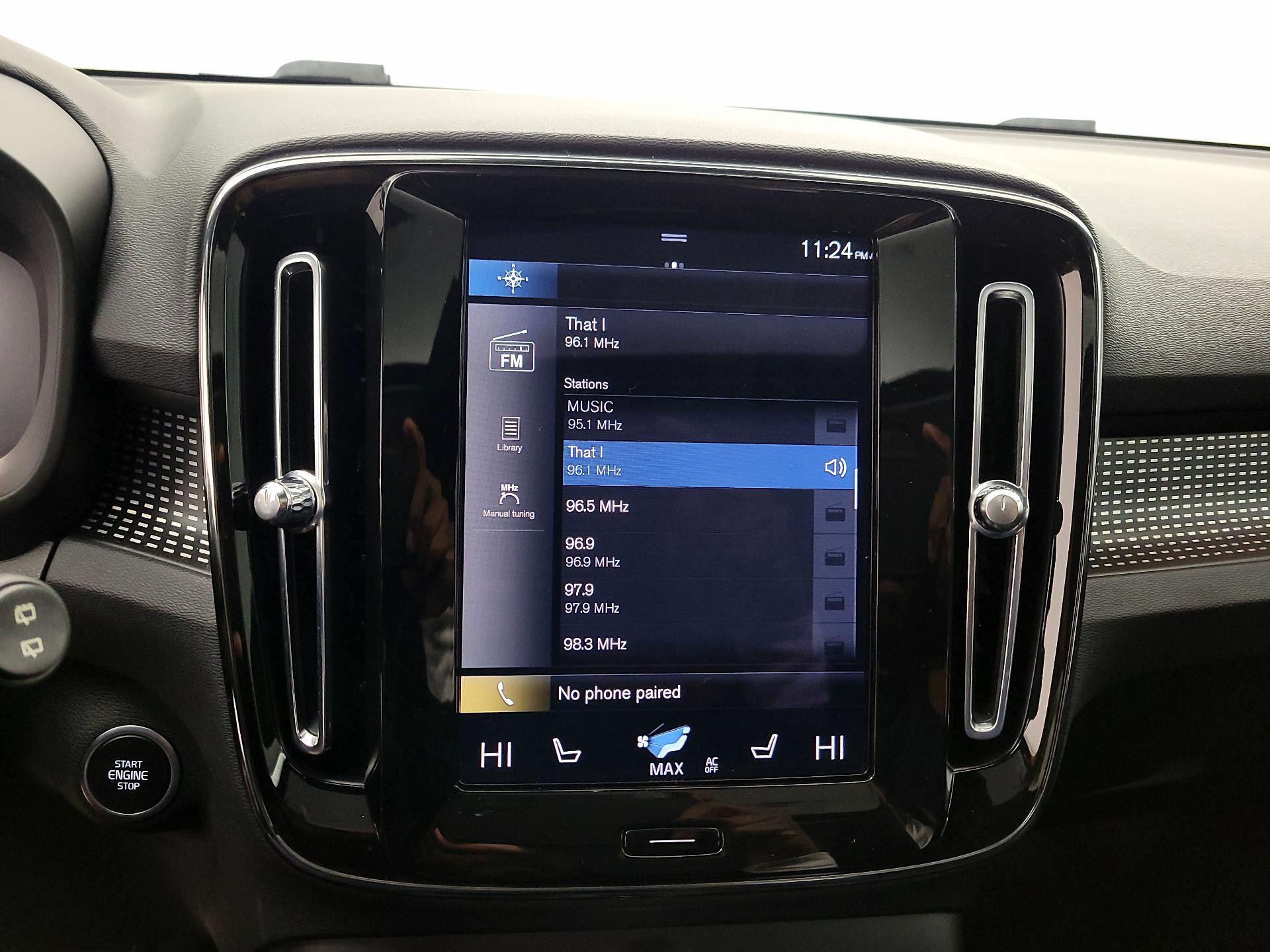 Thumbnail: 2022 Volvo XC40 - 16