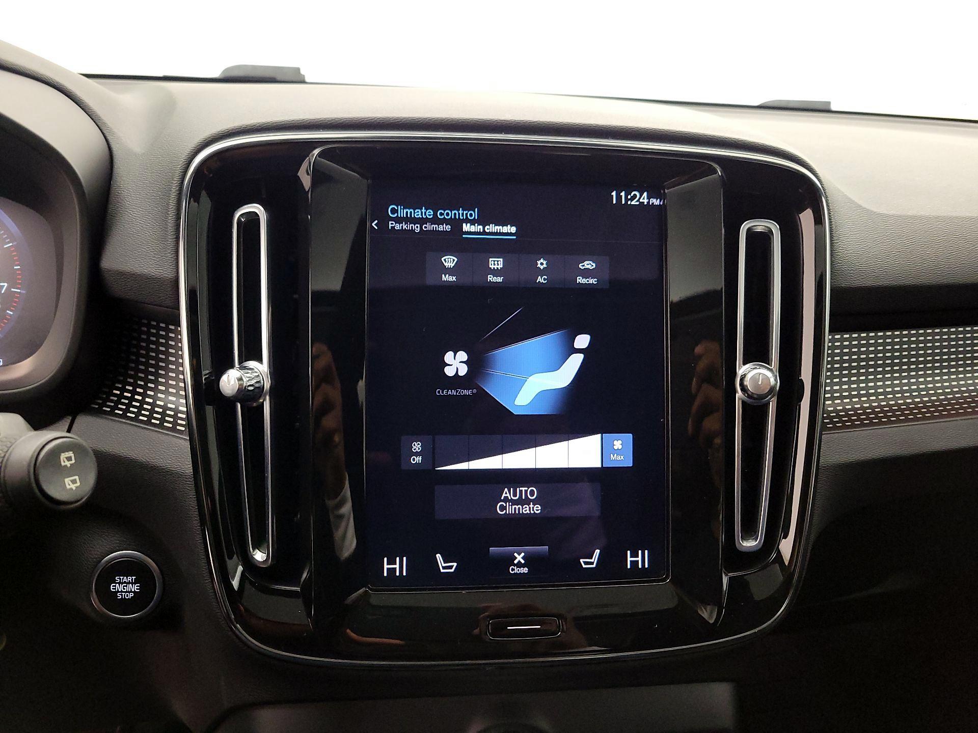 Thumbnail: 2022 Volvo XC40 - 17