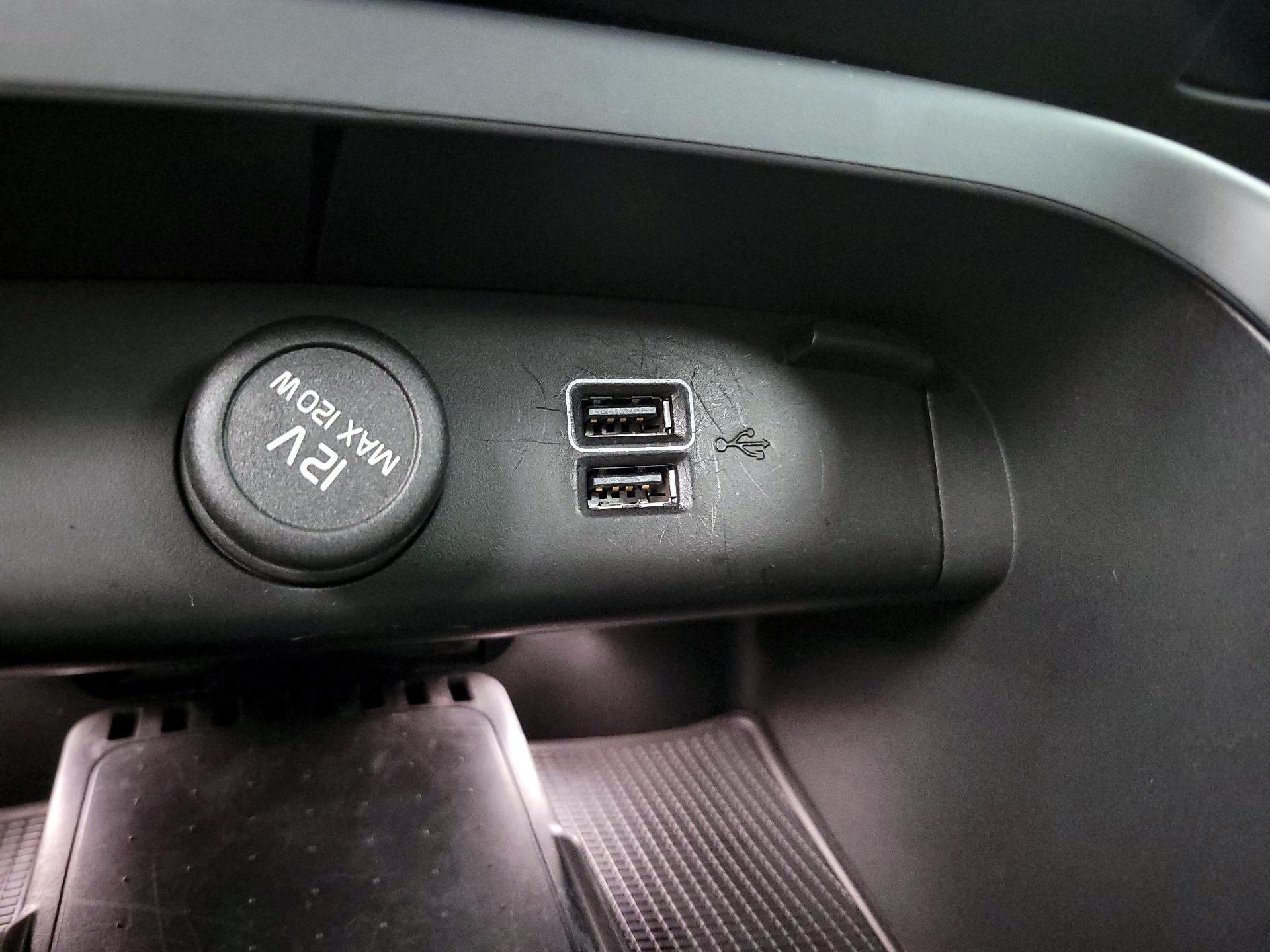 Thumbnail: 2022 Volvo XC40 - 19