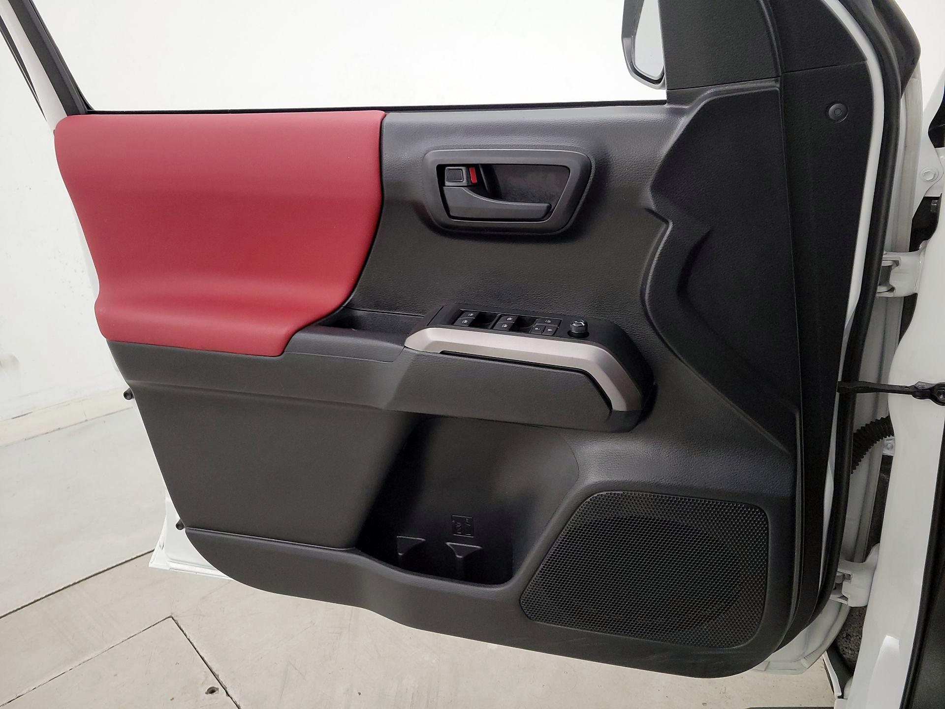 Thumbnail: 2022 Toyota Tacoma - 12