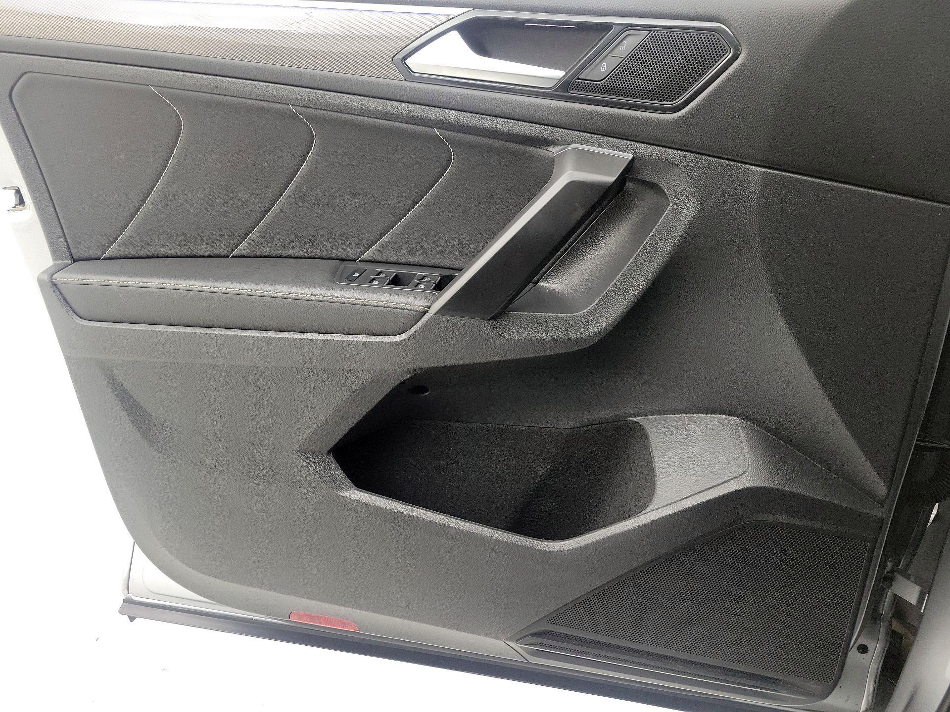 Thumbnail: 2023 Volkswagen Tiguan - 12