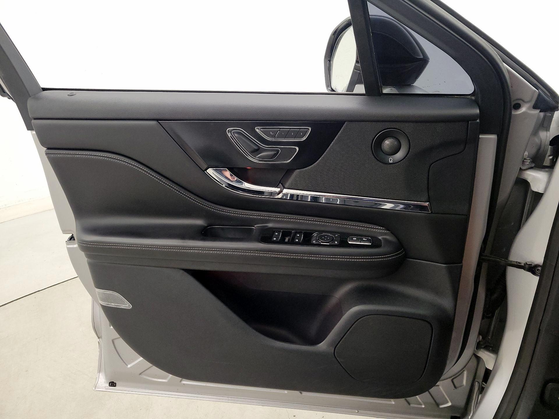 Thumbnail: 2020 Lincoln Corsair - 12