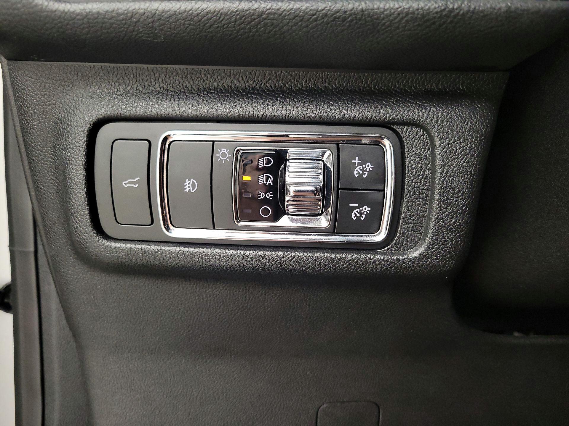 Thumbnail: 2020 Lincoln Corsair - 13