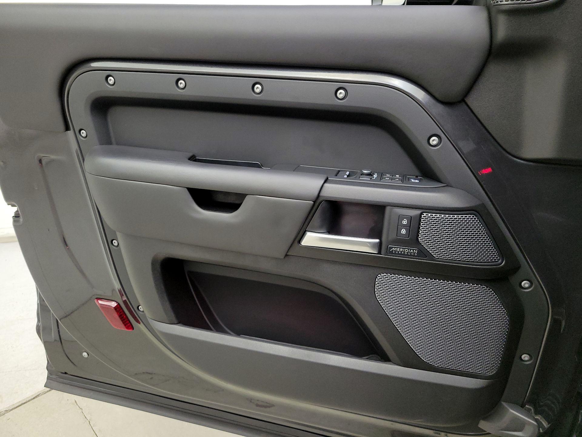 Thumbnail: 2022 Land Rover Defender - 12