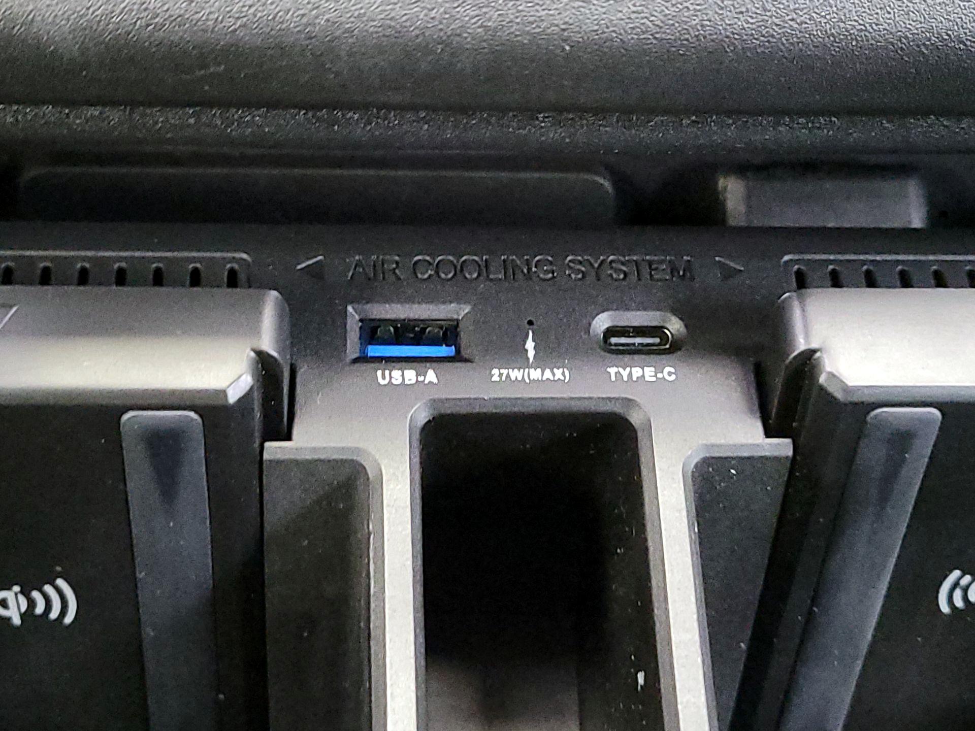 Thumbnail: 2022 Land Rover Defender - 18